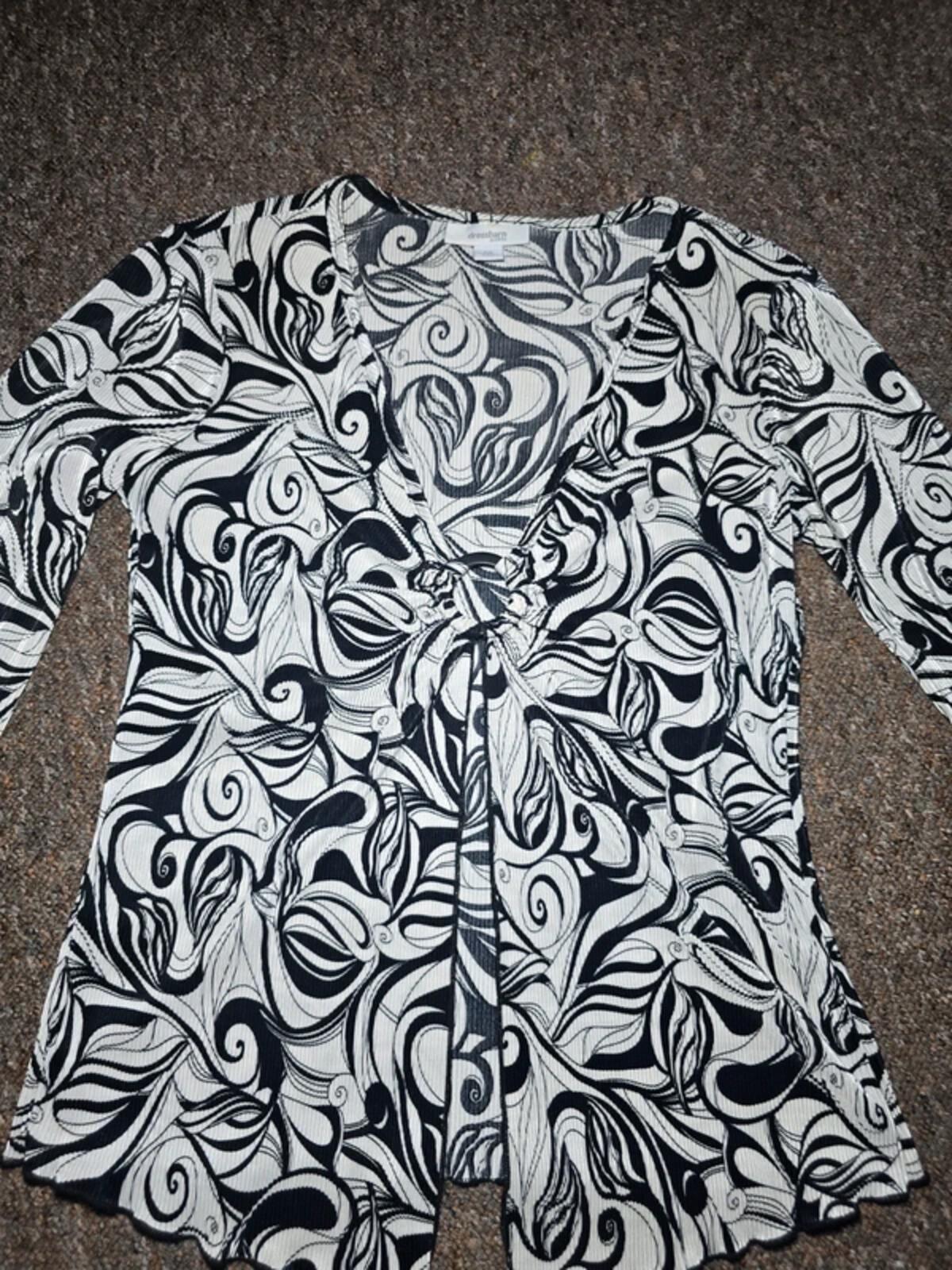 Dressbarn Petite Monochrome Swirl Top – Keyhole Detail – Size S, Pleated, Plisse