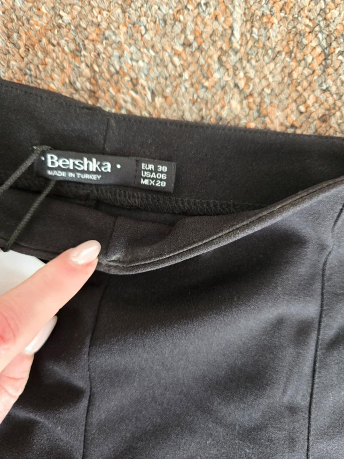 BNWT Black high waisted ruffle frill hem shorts, Berksha, size 10, smart, tailored