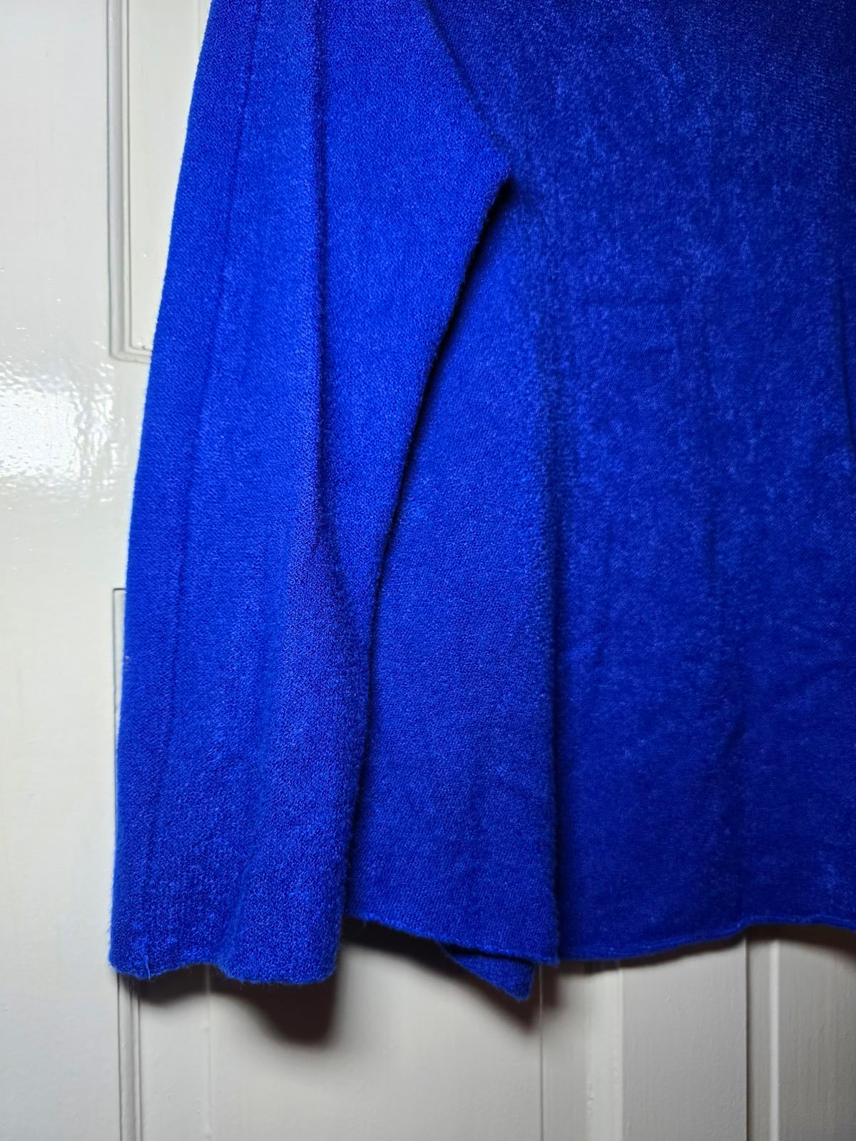 Blue Thin Knitted Long Sleeve Knit Sweater, slash neck, long sleeve, size M