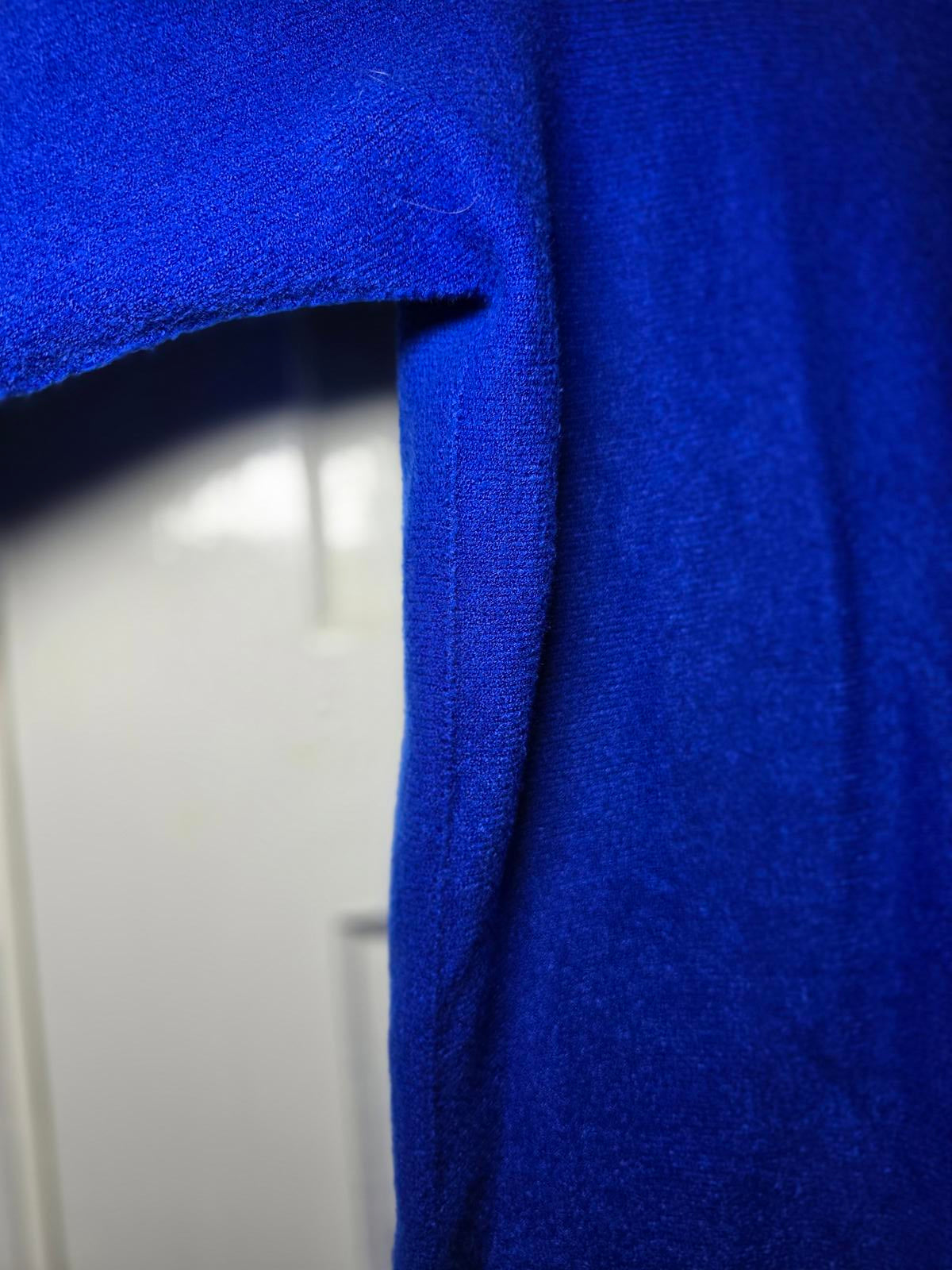 Blue Thin Knitted Long Sleeve Knit Sweater, slash neck, long sleeve, size M