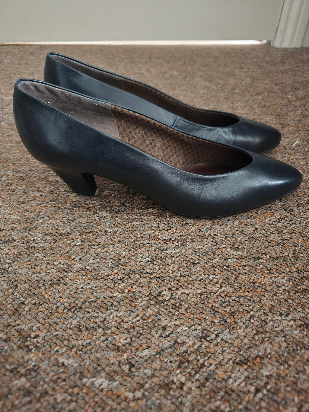 BALLY Aline 55 Black Leather Pumps, Size 8, Pristine Uppers,  Heel Repair Needed
