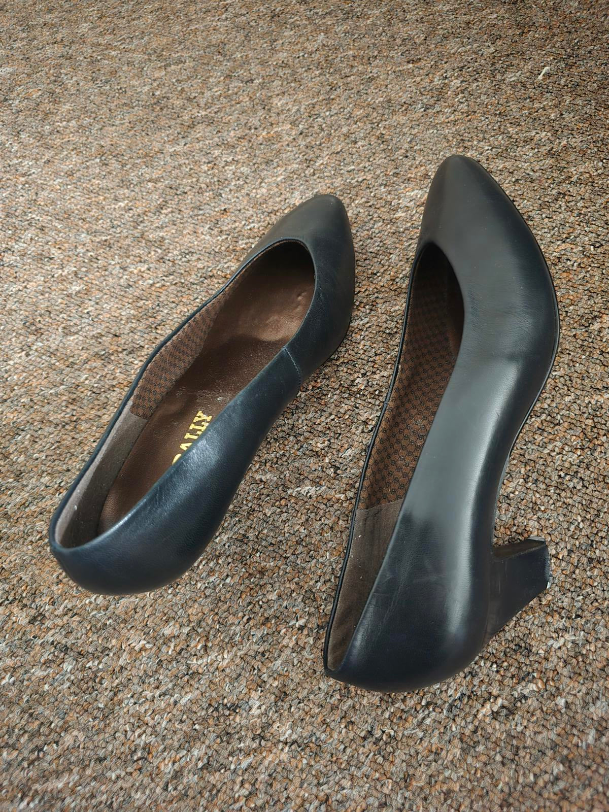 BALLY Aline 55 Black Leather Pumps, Size 8, Pristine Uppers,  Heel Repair Needed