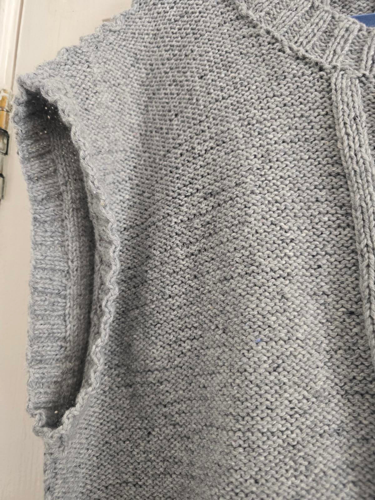 Light Grey Knit Sleeveless Sweater Vest Ribbed & Cable Knit, size L, boxy fit