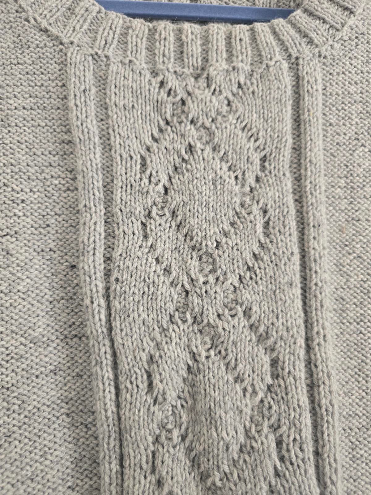 Light Grey Knit Sleeveless Sweater Vest Ribbed & Cable Knit, size L, boxy fit