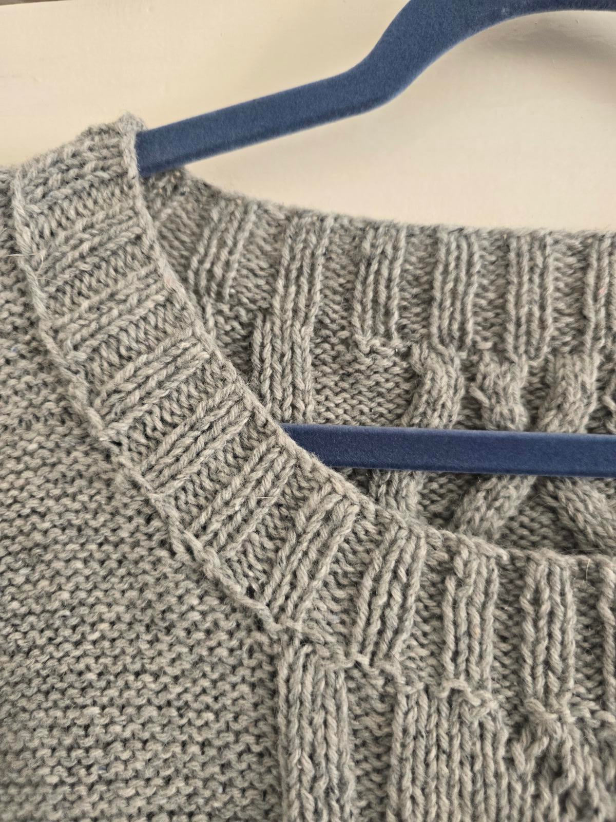 Light Grey Knit Sleeveless Sweater Vest Ribbed & Cable Knit, size L, boxy fit