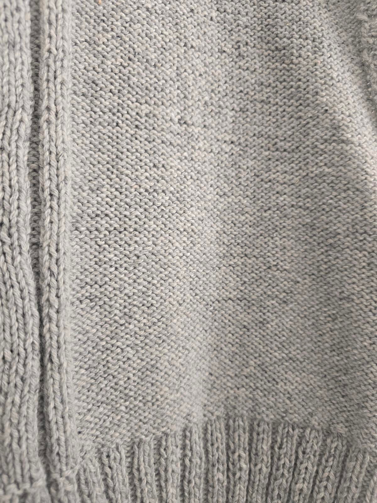 Light Grey Knit Sleeveless Sweater Vest Ribbed & Cable Knit, size L, boxy fit