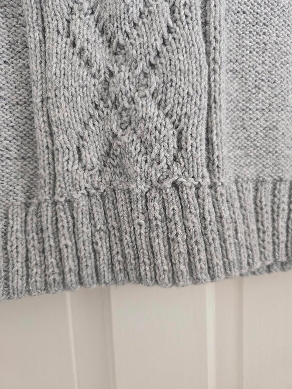 Light Grey Knit Sleeveless Sweater Vest Ribbed & Cable Knit, size L, boxy fit