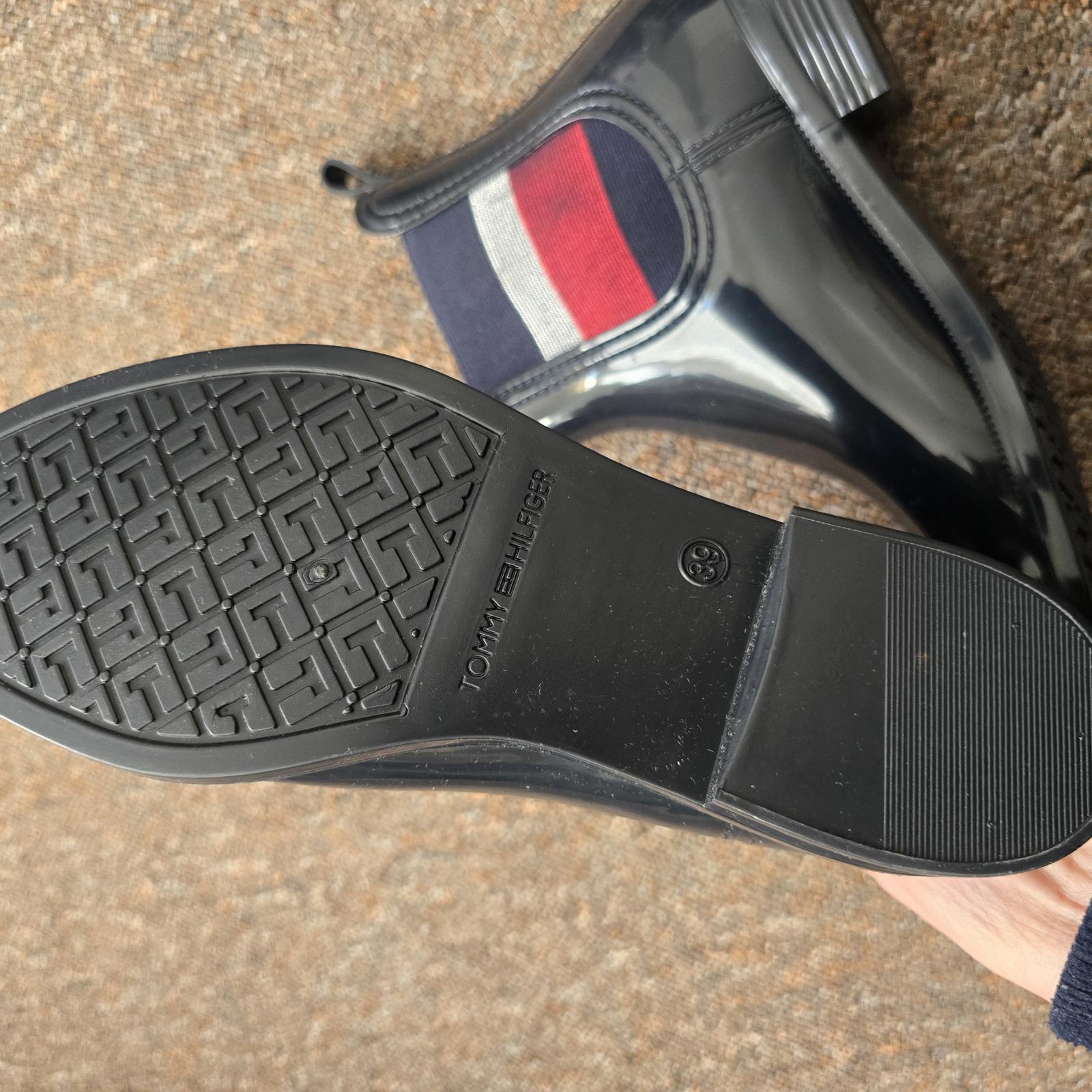 Tommy Hilfiger Women's Black Glossy Chelsea Rain Boots, Brand New, Size 39 UK 6