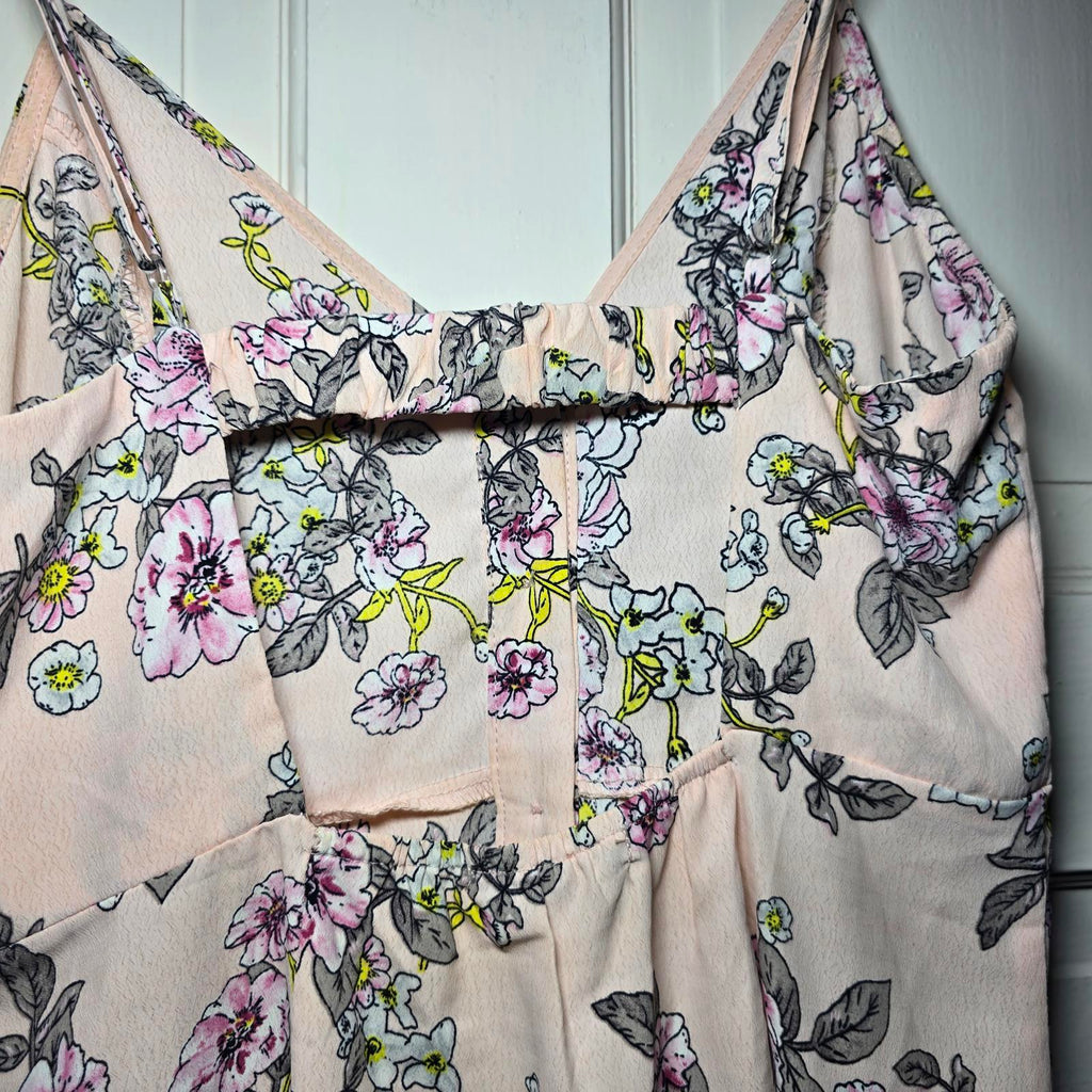 Floral print mini dress with open back detail, great for hol, summer, size 8