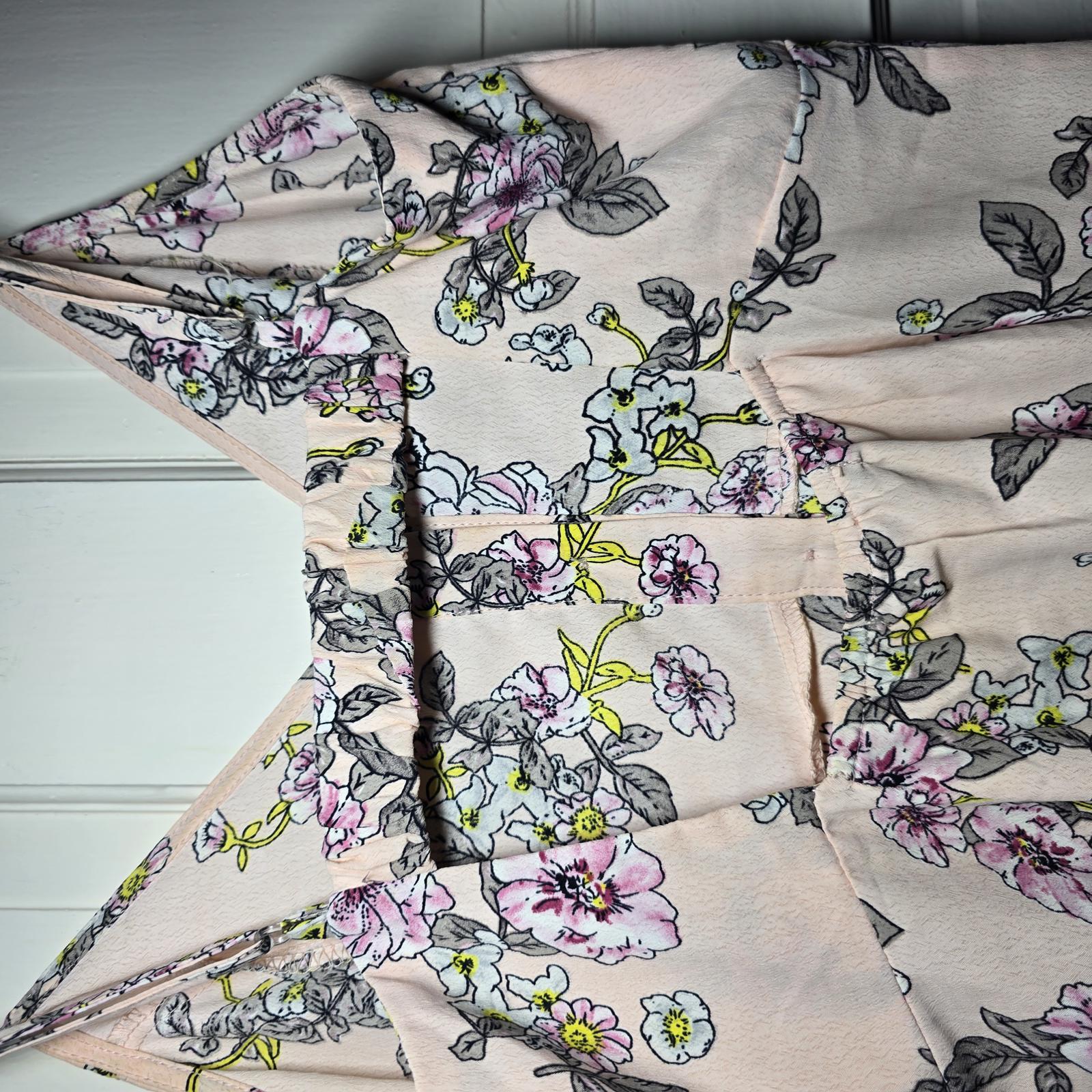 Floral print mini dress with open back detail, great for hol, summer, size 8