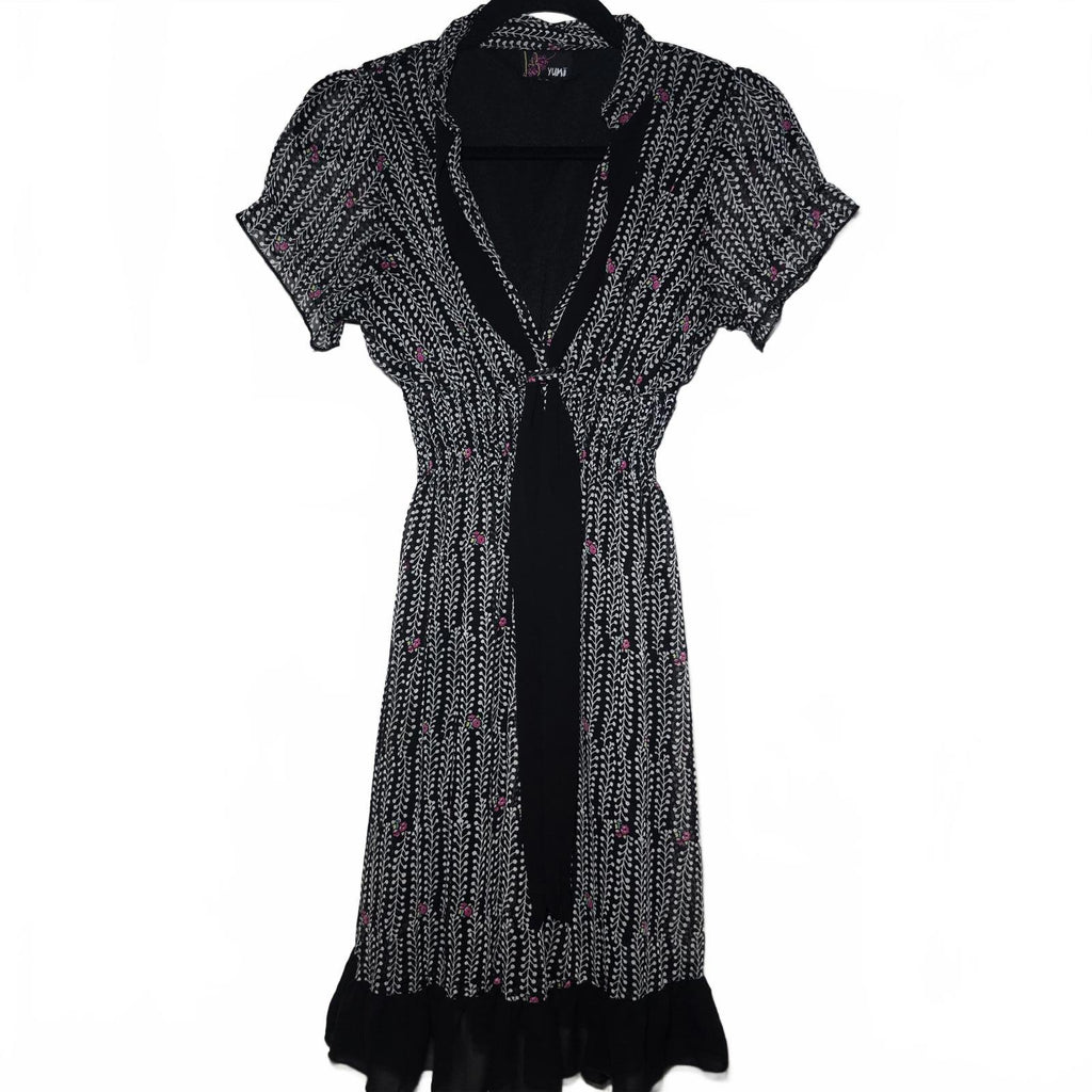 Black and white patterned dress, ruched waist, tie neck detail Ruffle hem, S