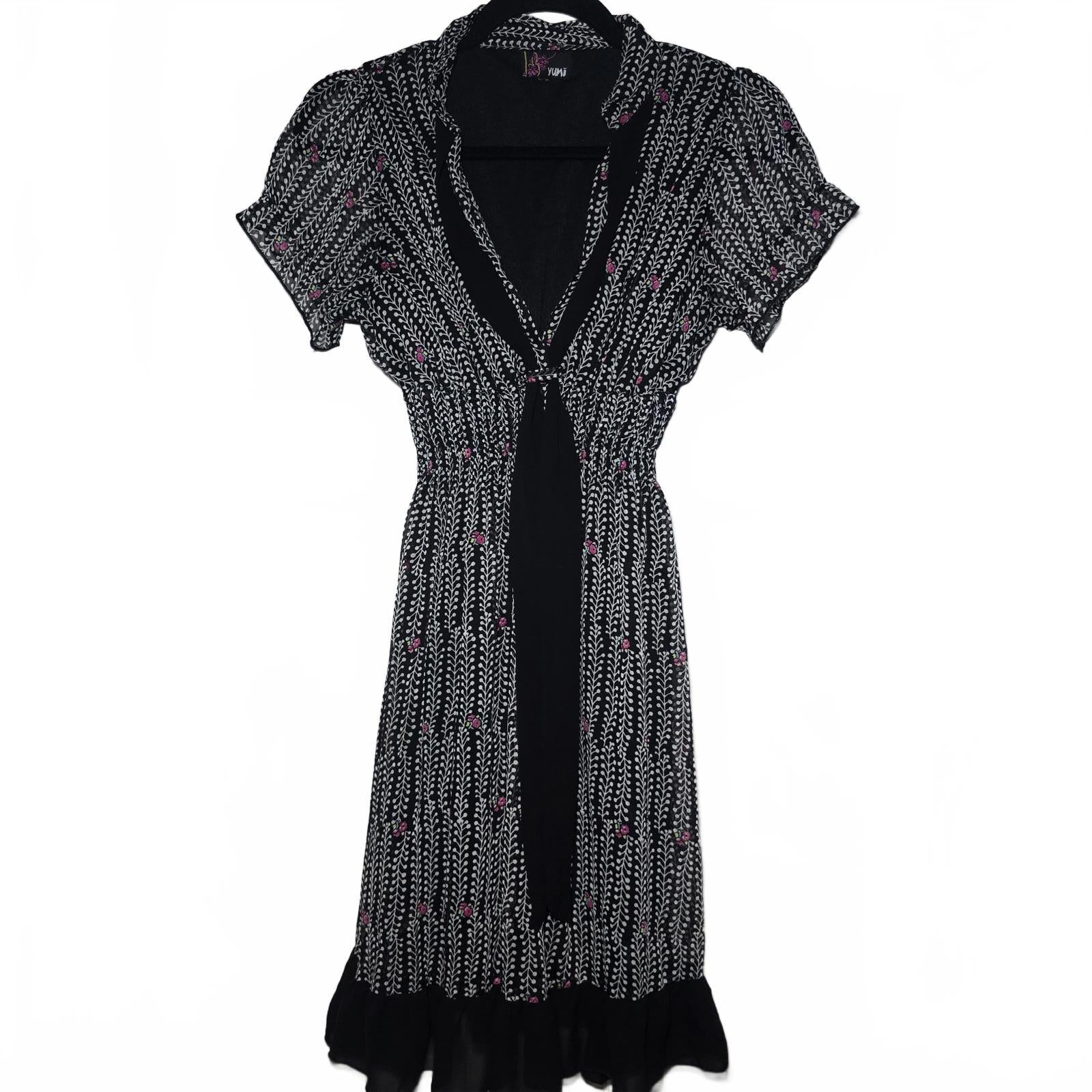 Black and white patterned dress, ruched waist, tie neck detail Ruffle hem, S