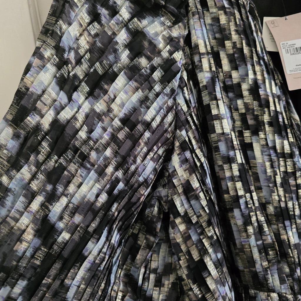 Elegant Long Sleeve Pleated Midi Dress with Belt, geometric print, BNWT Size 20