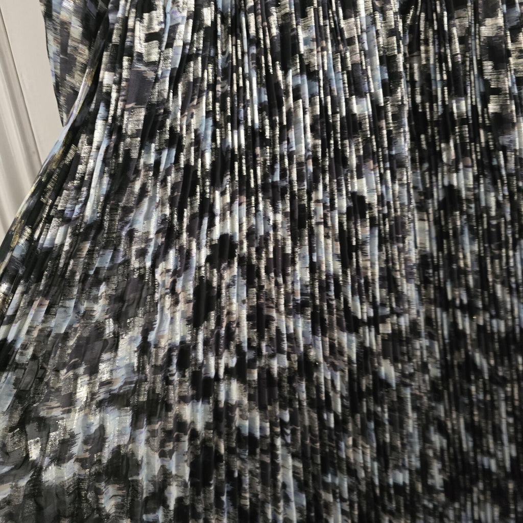 Elegant Long Sleeve Pleated Midi Dress with Belt, geometric print, BNWT Size 20