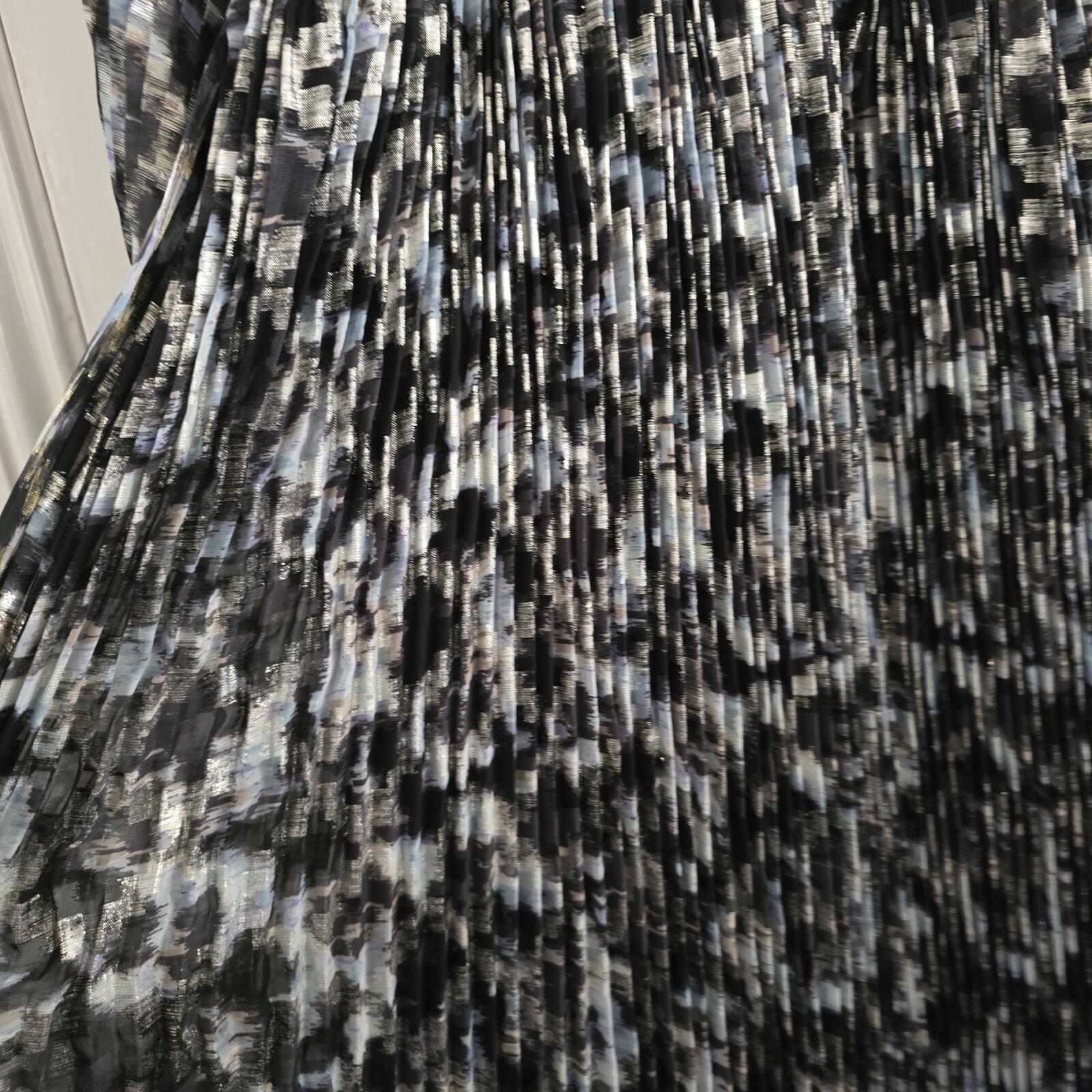 Elegant Long Sleeve Pleated Midi Dress with Belt, geometric print, BNWT Size 20