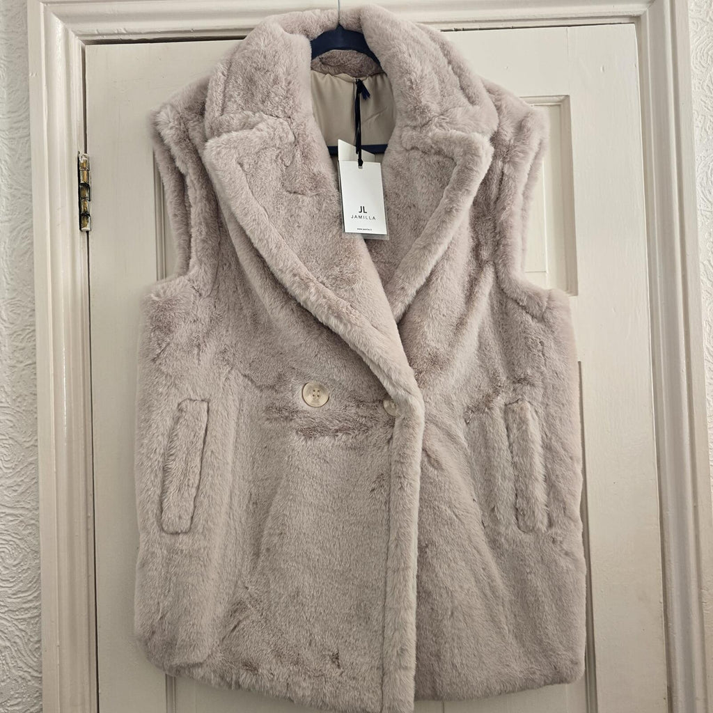 Jamilla EcoFur Sleeveless Faux Fur Vest, super soft, fluffy gilet BNWT