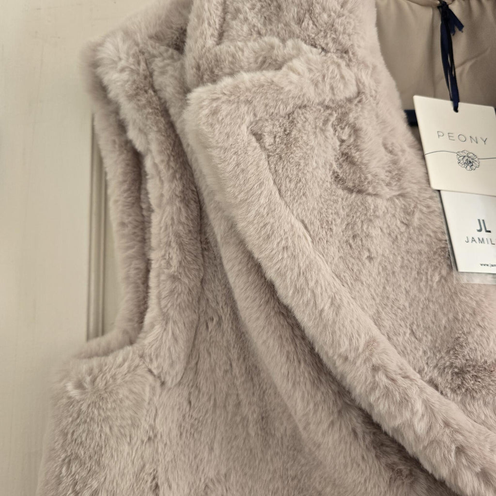 Jamilla EcoFur Sleeveless Faux Fur Vest, super soft, fluffy gilet BNWT