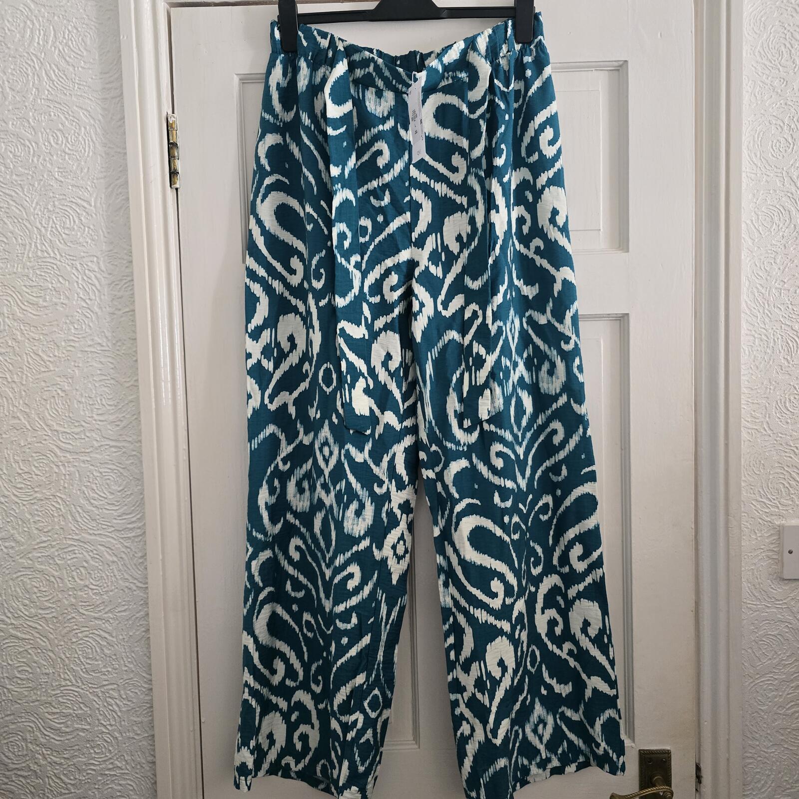 Blue and White Patterned Lightweight Wide Leg Trousers Size L, BNWT, Summer