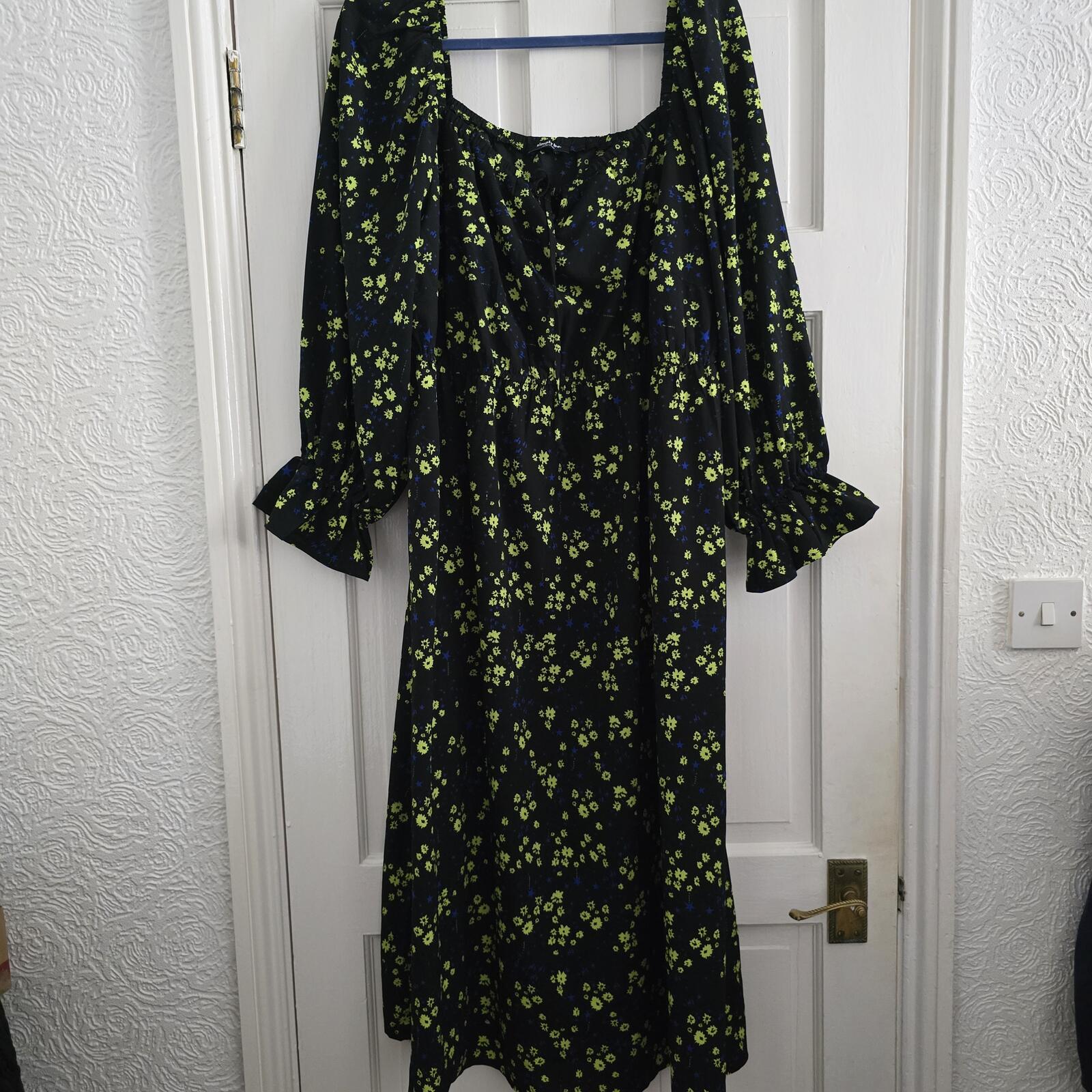 Floral Midi Black Dress with Puff Sleeves and square neck, UK 20, plus size
