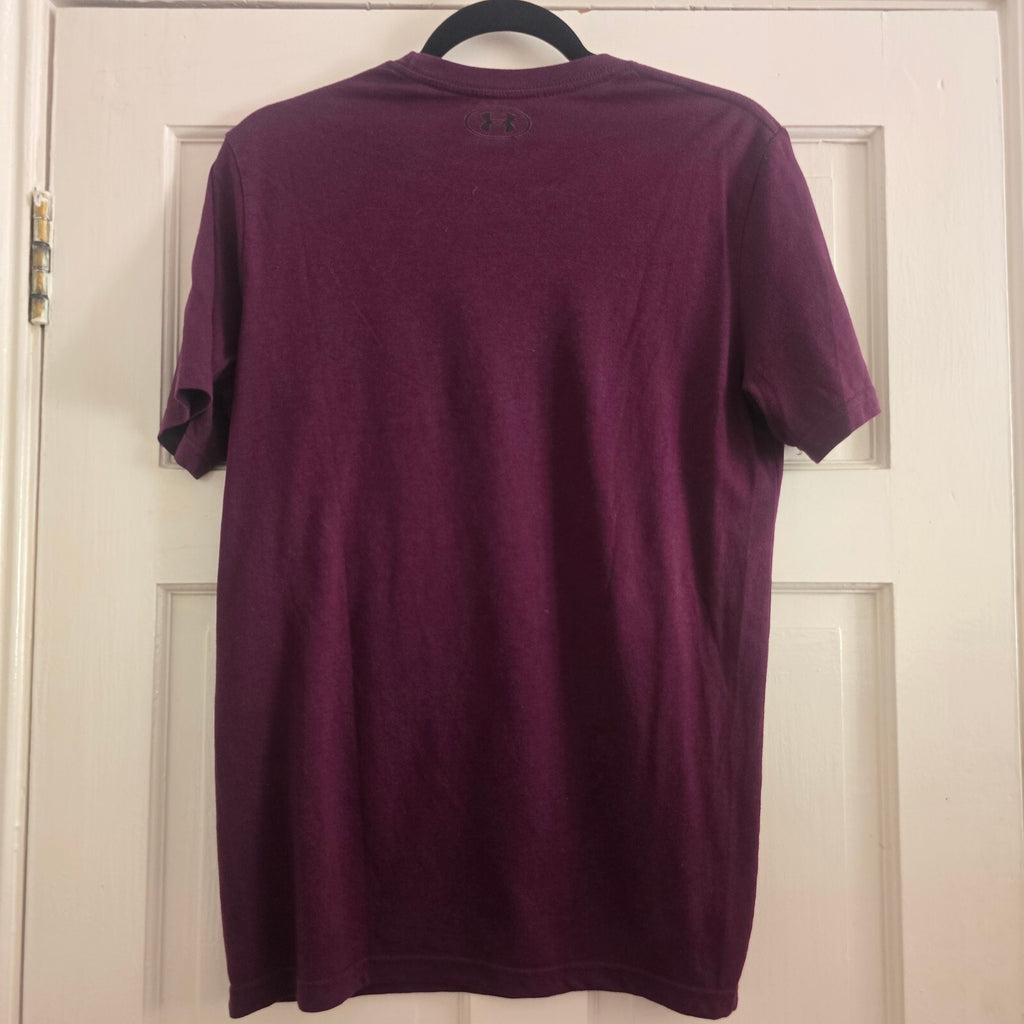 Under Armour Loose Fit Burgundy T-Shirt Size Small, Sports, Gym, Activewear