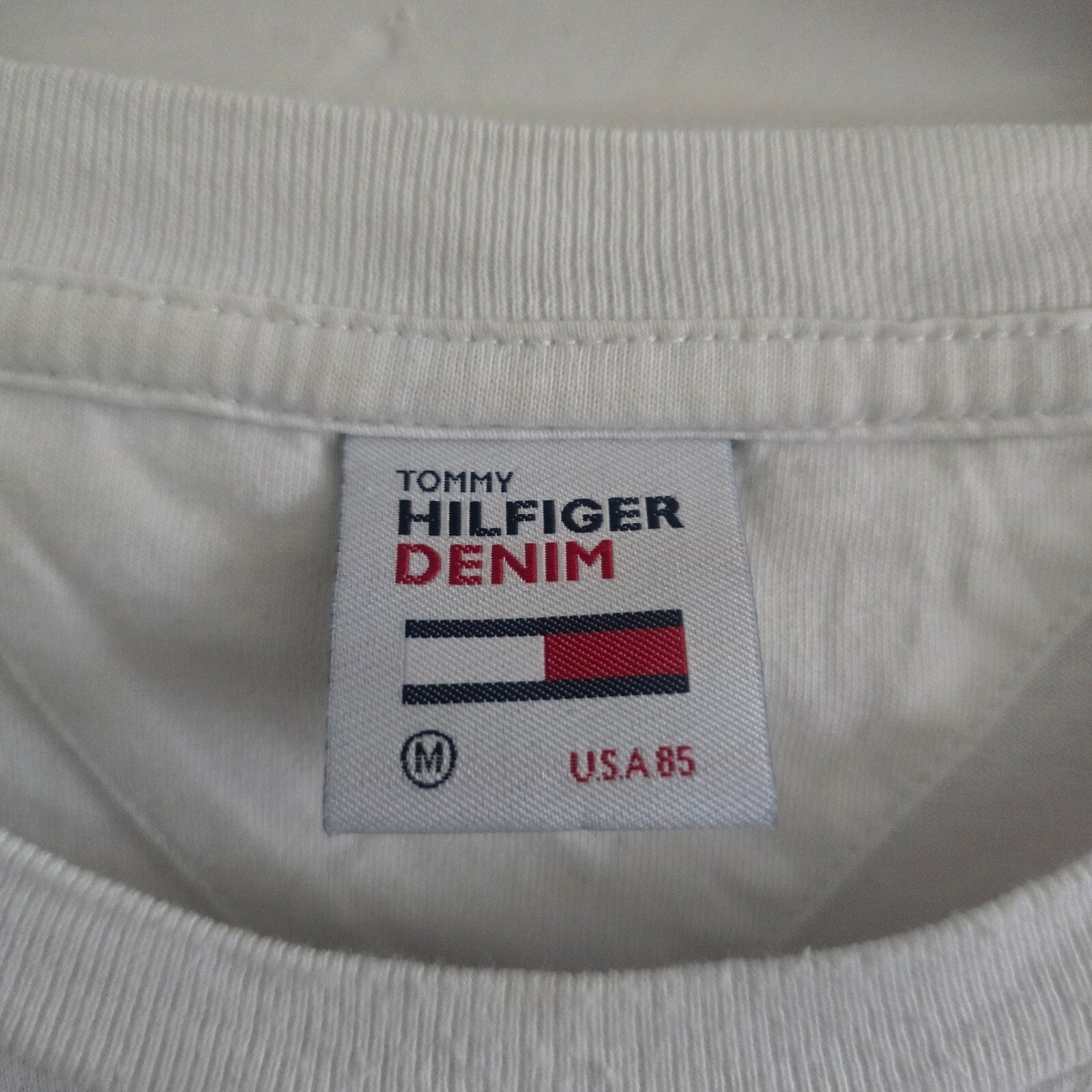 Tommy Hilfiger Mens White Cotton T-Shirt Medium size, short sleeve, designer