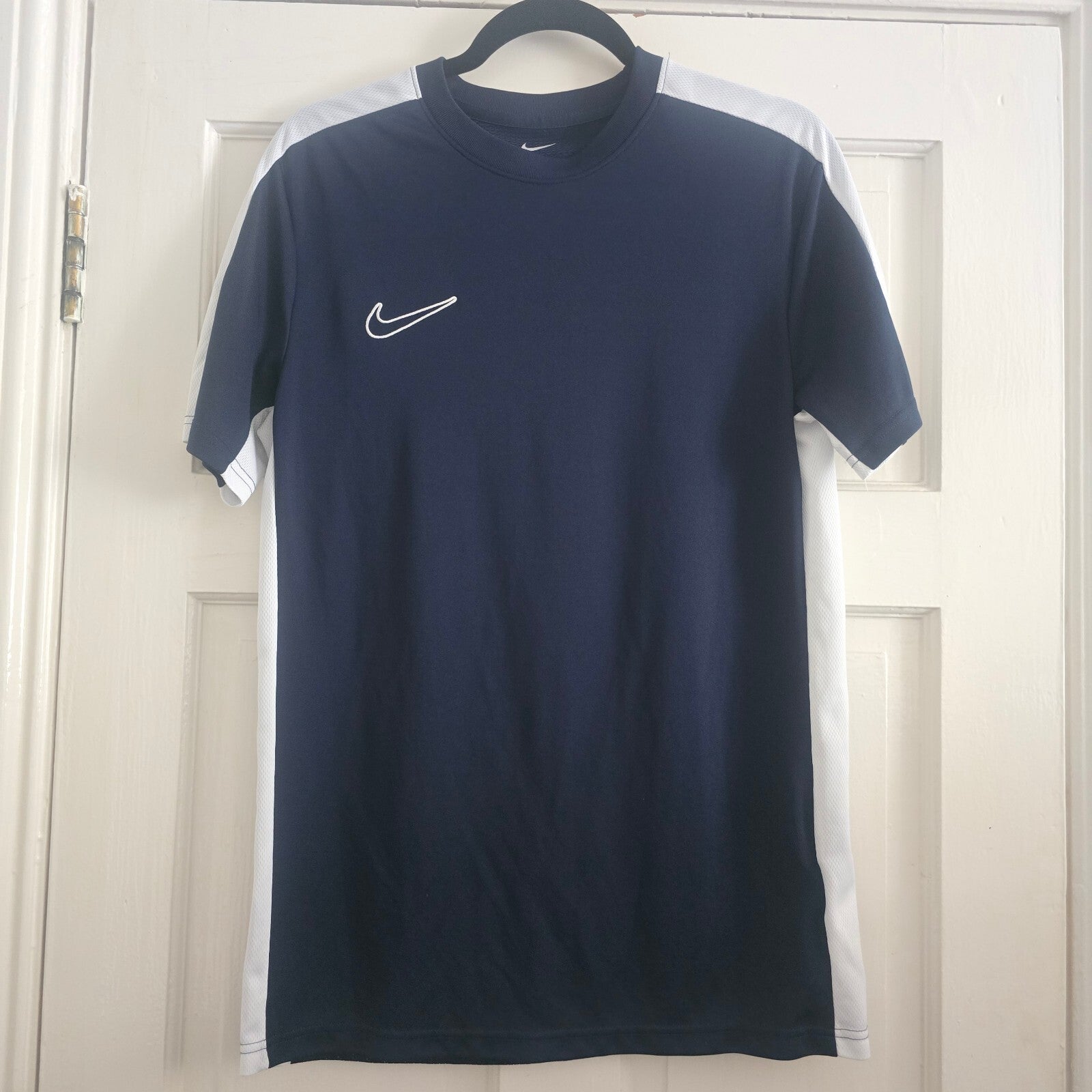 Nike Dri-FIT Slim Fit Navy and White Sports T-Shirt Medium, Sportswear, Gym
