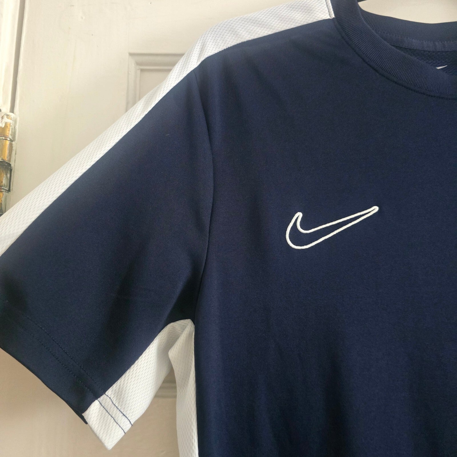 Nike Dri-FIT Slim Fit Navy and White Sports T-Shirt Medium, Sportswear, Gym