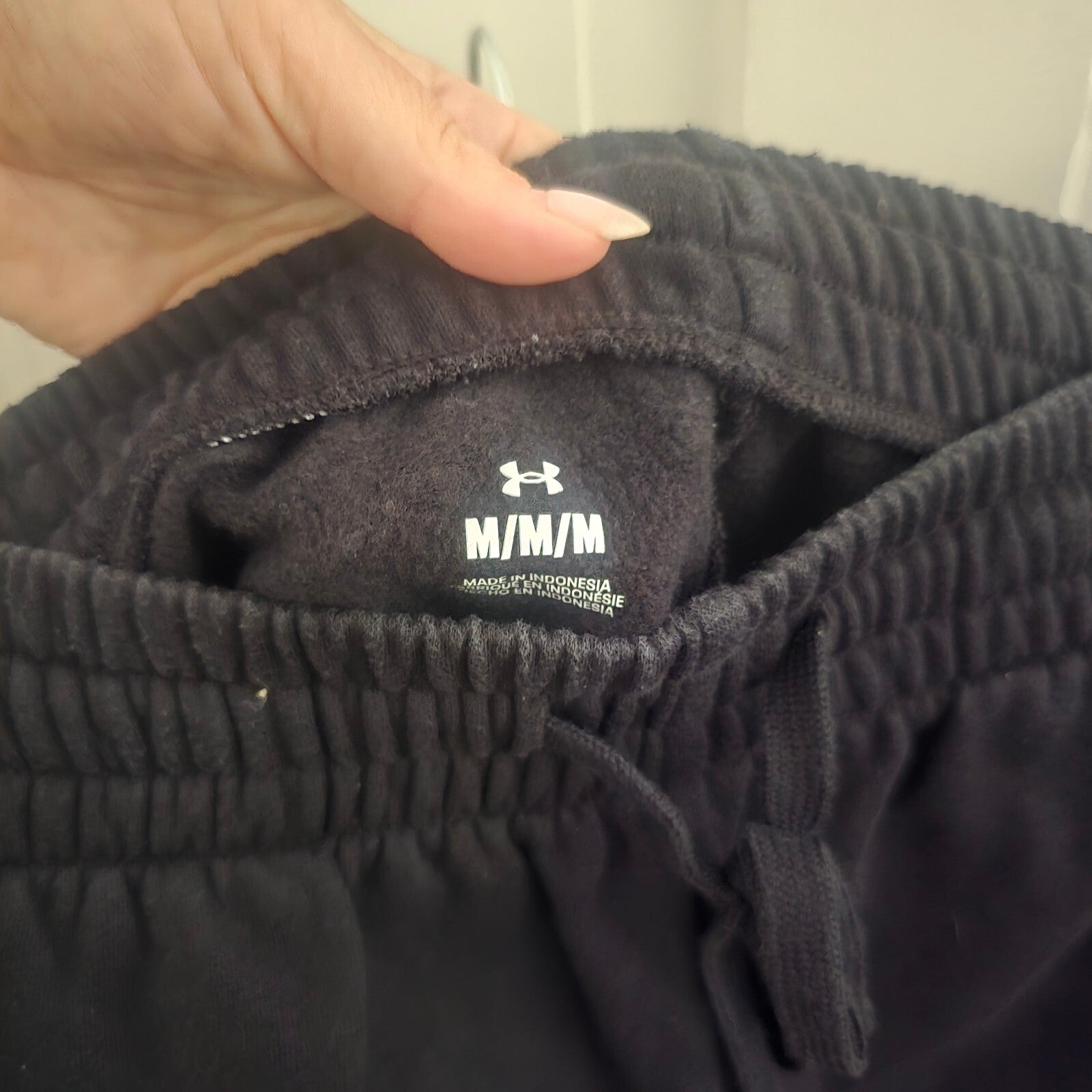 Under Armour Black Jogger Sweatpants Medium, drawstring waist