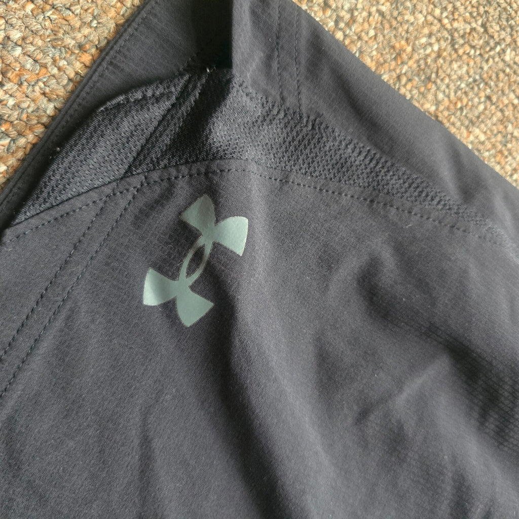 Under Armour Men's Black Athletic Shorts Medium, elasticated waist, sports, gym