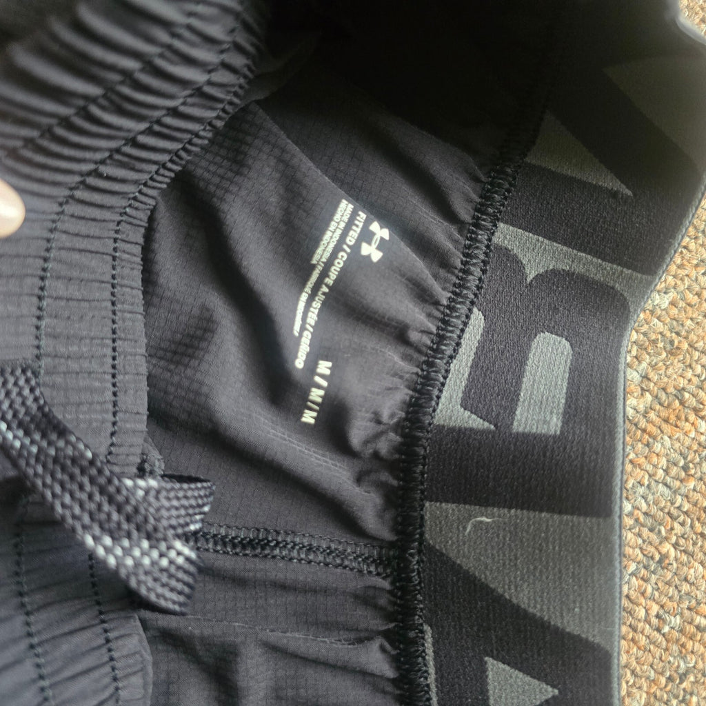 Under Armour Men's Black Athletic Shorts Medium, elasticated waist, sports, gym