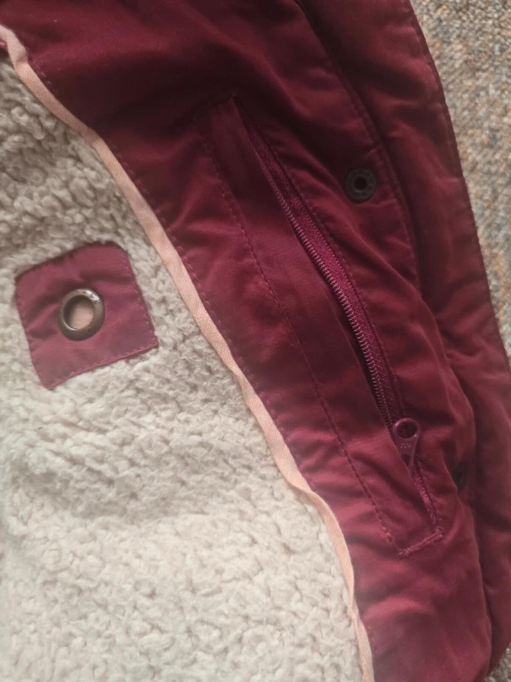 Fat Face burgundy gilet bodywarmer, detachable hood, feather & down filled, 16
