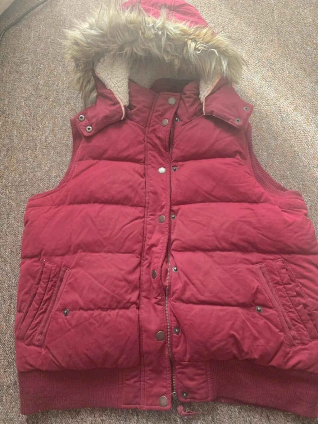 Fat Face burgundy gilet bodywarmer, detachable hood, feather & down filled, 16