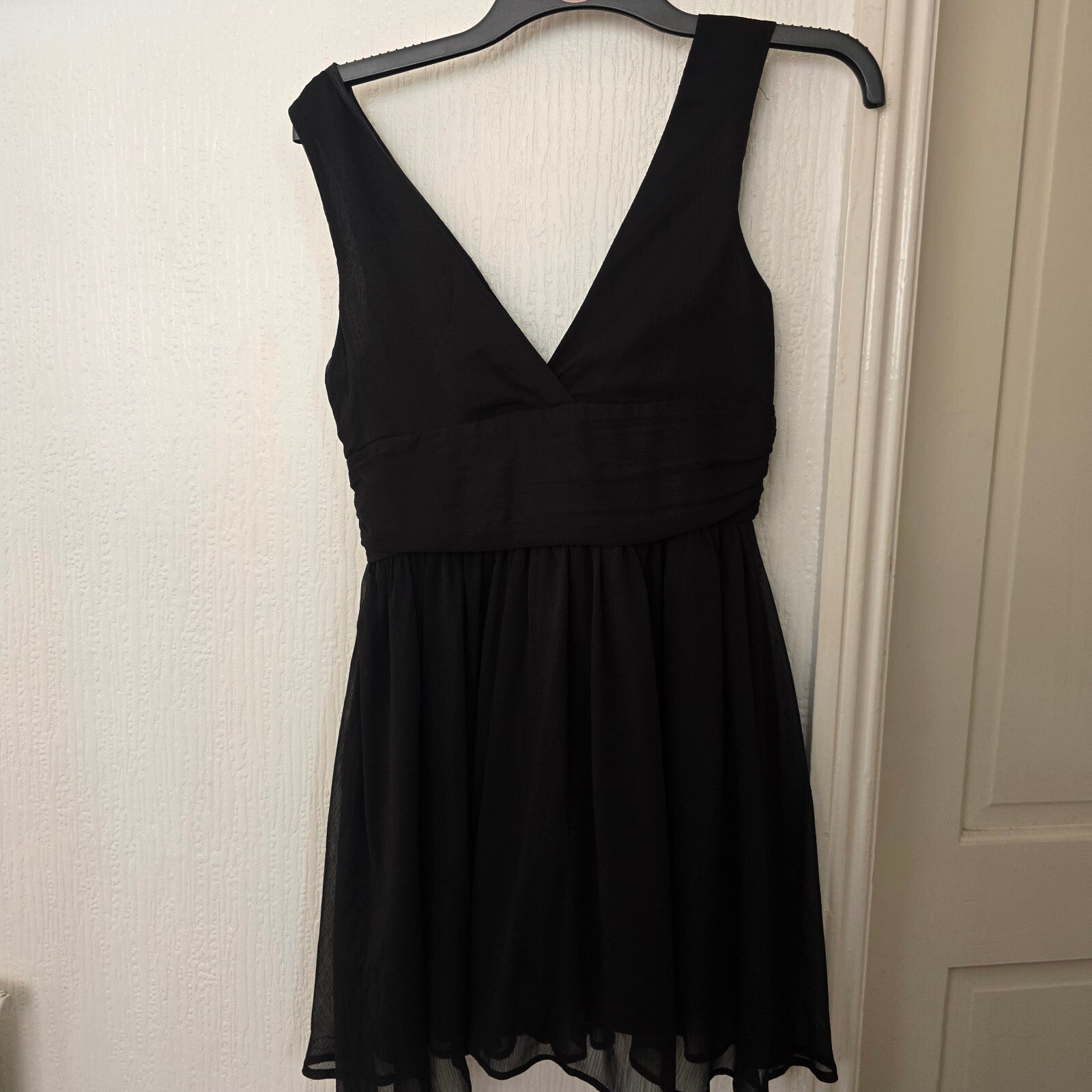 Black Sleeveless V-Neck Dress with Floral Waist Detail Size M, floaty, a line