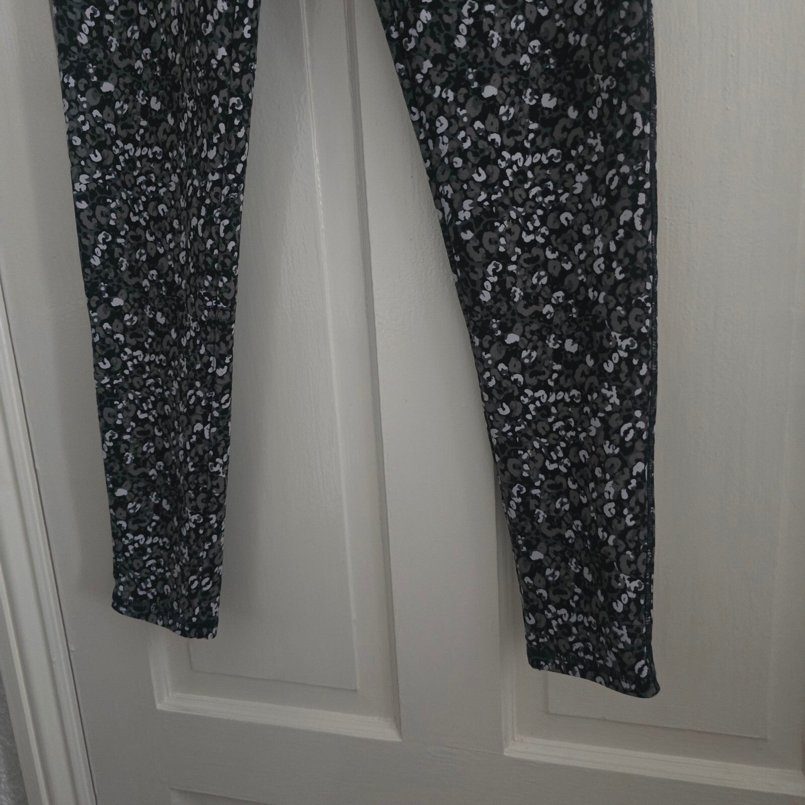 F&F Active Women's Medium Black and Grey Leopard Print Leggings gym activewear