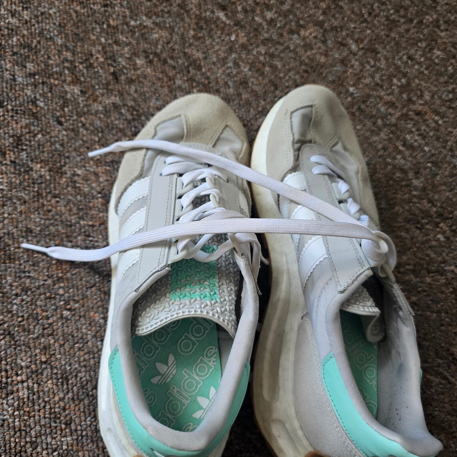 Adidas Unisex Retro Style White and Mint Green Trainers with Gum Sole UK 7.5