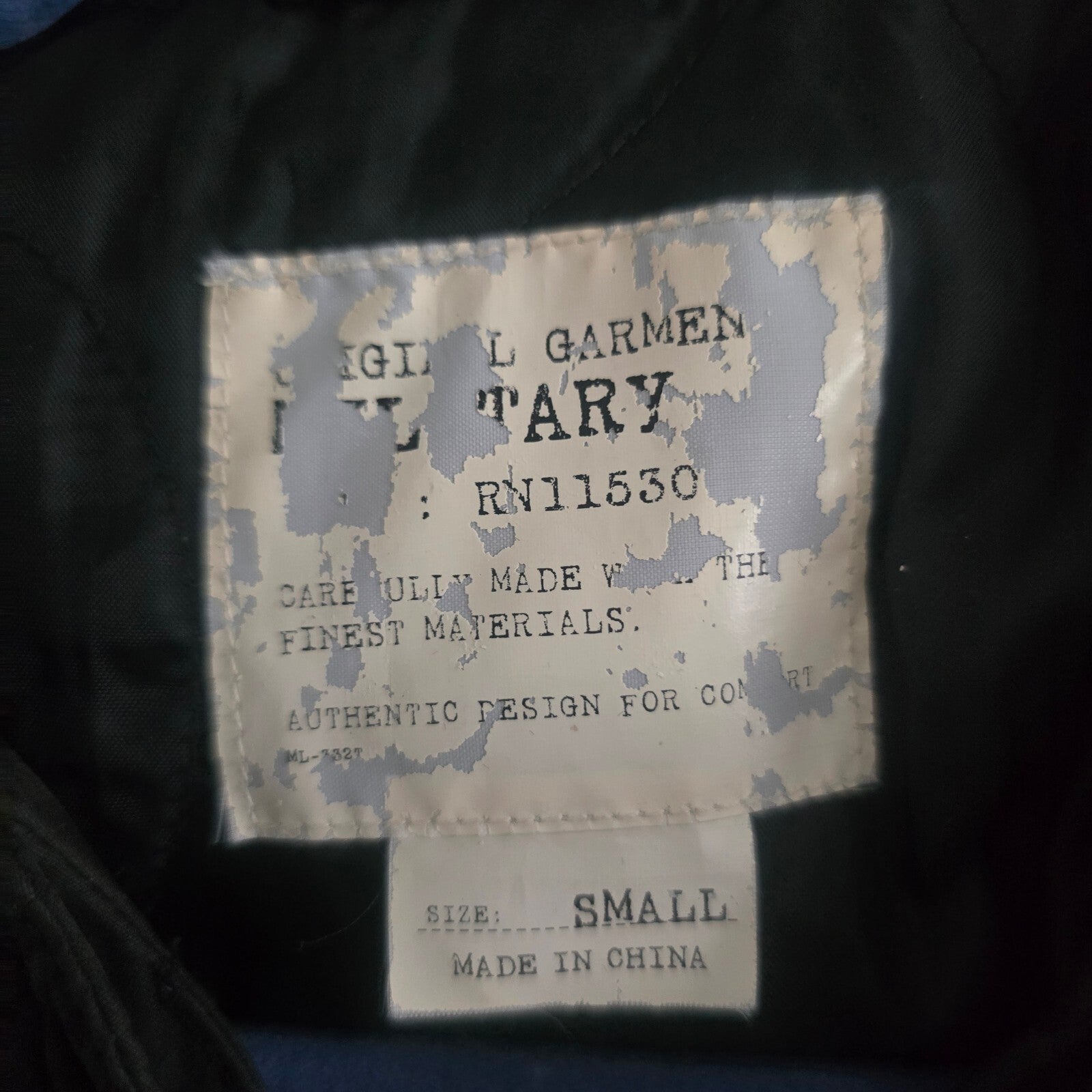 Uniqlo Black Hooded slighty padded warm Parka Coat, Size Small