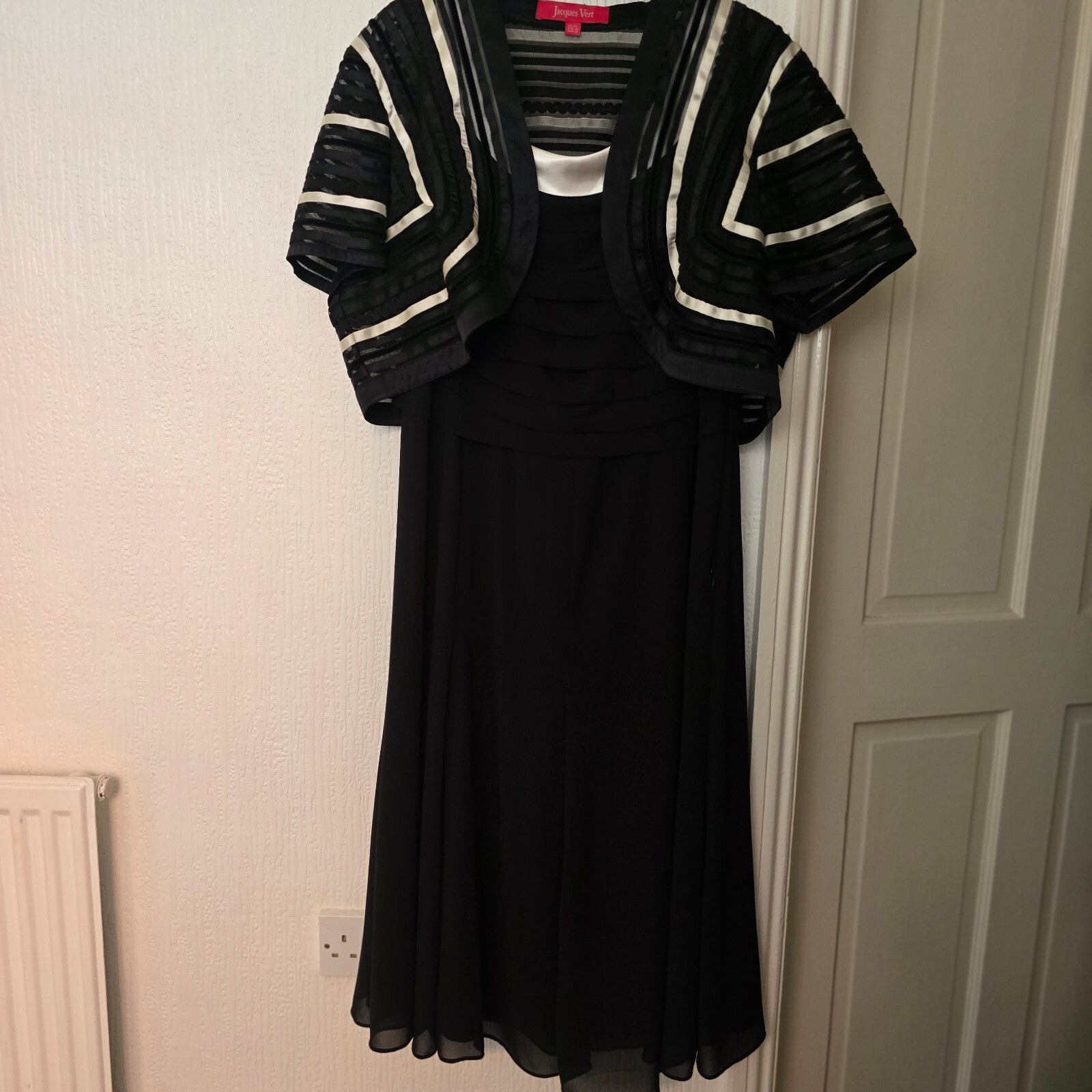 Jacques Vert Black and White Sleeveless Dress with Matching Bolero Jacket 18/20