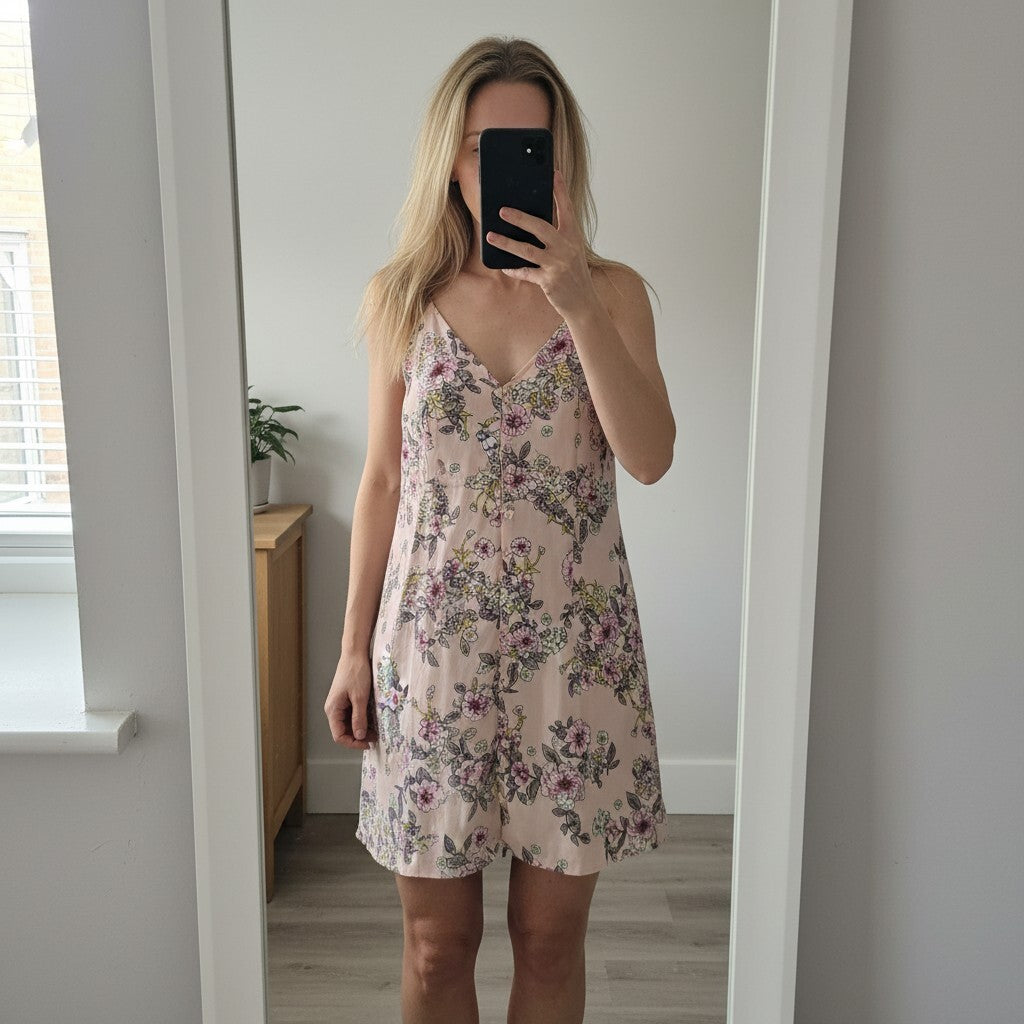 Floral print mini dress with open back detail, great for hol, summer, size 8