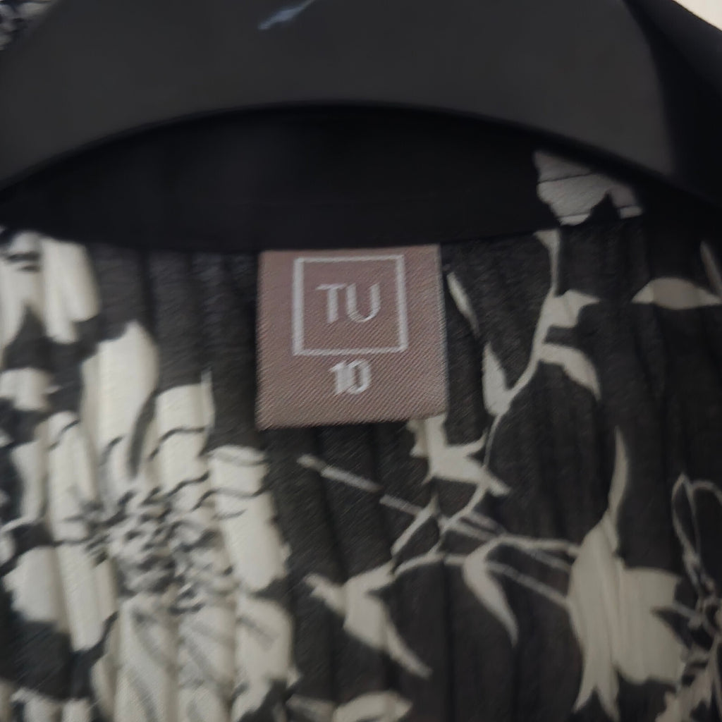 TU Black and White Floral Pleated, Plisse Long Sleeve Shirt Blouse Size 10