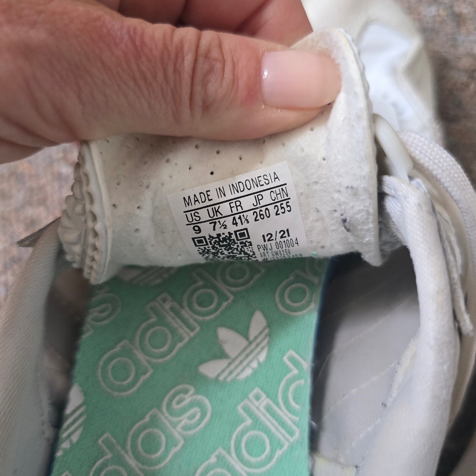 Adidas Unisex Retro Style White and Mint Green Trainers with Gum Sole UK 7.5
