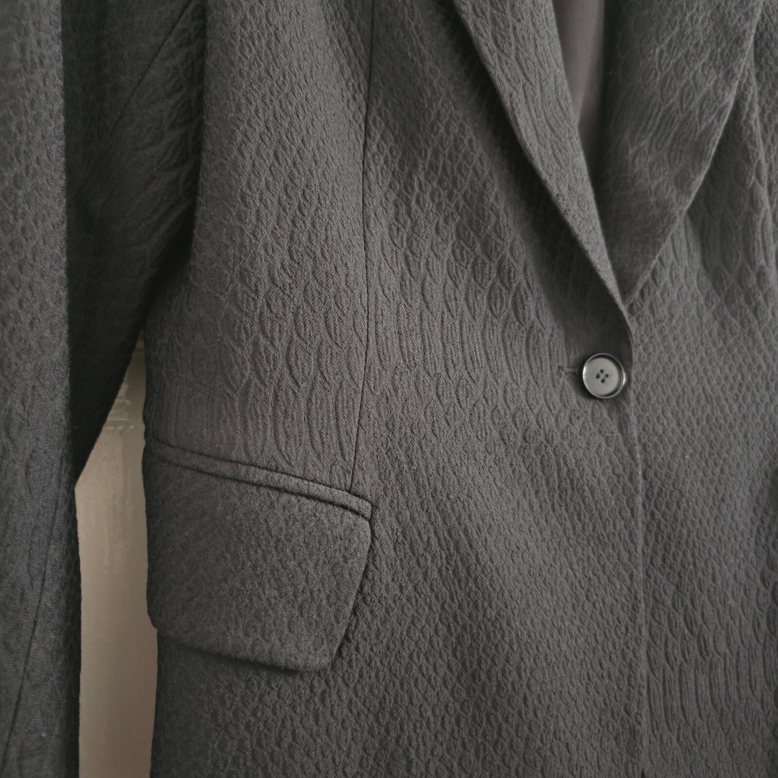 Expresso Women's Black Textured Blazer Size 40, smart, tailored, single breasted