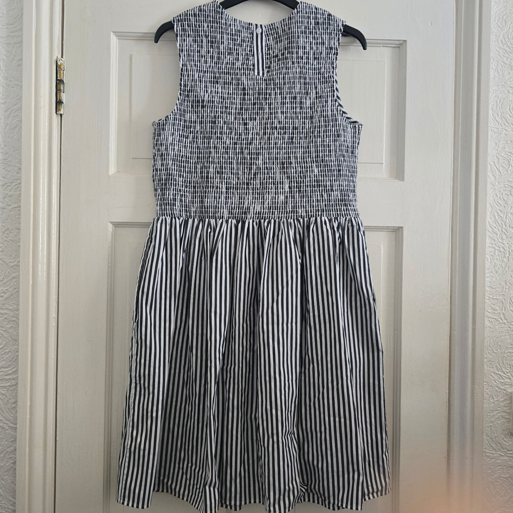 French Connection BNWT Black and White Striped Sleeveless Shirred Dress Size 12