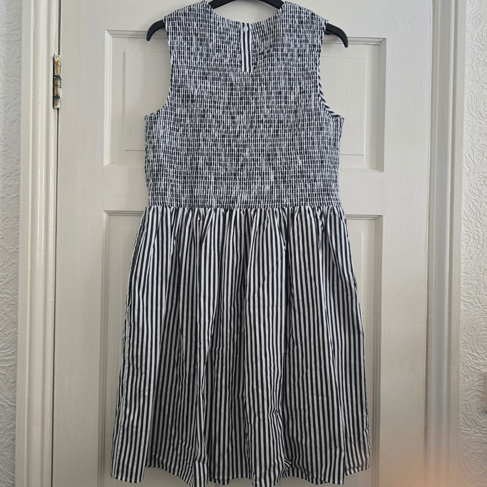 French Connection BNWT Black and White Striped Sleeveless Shirred Dress Size 12