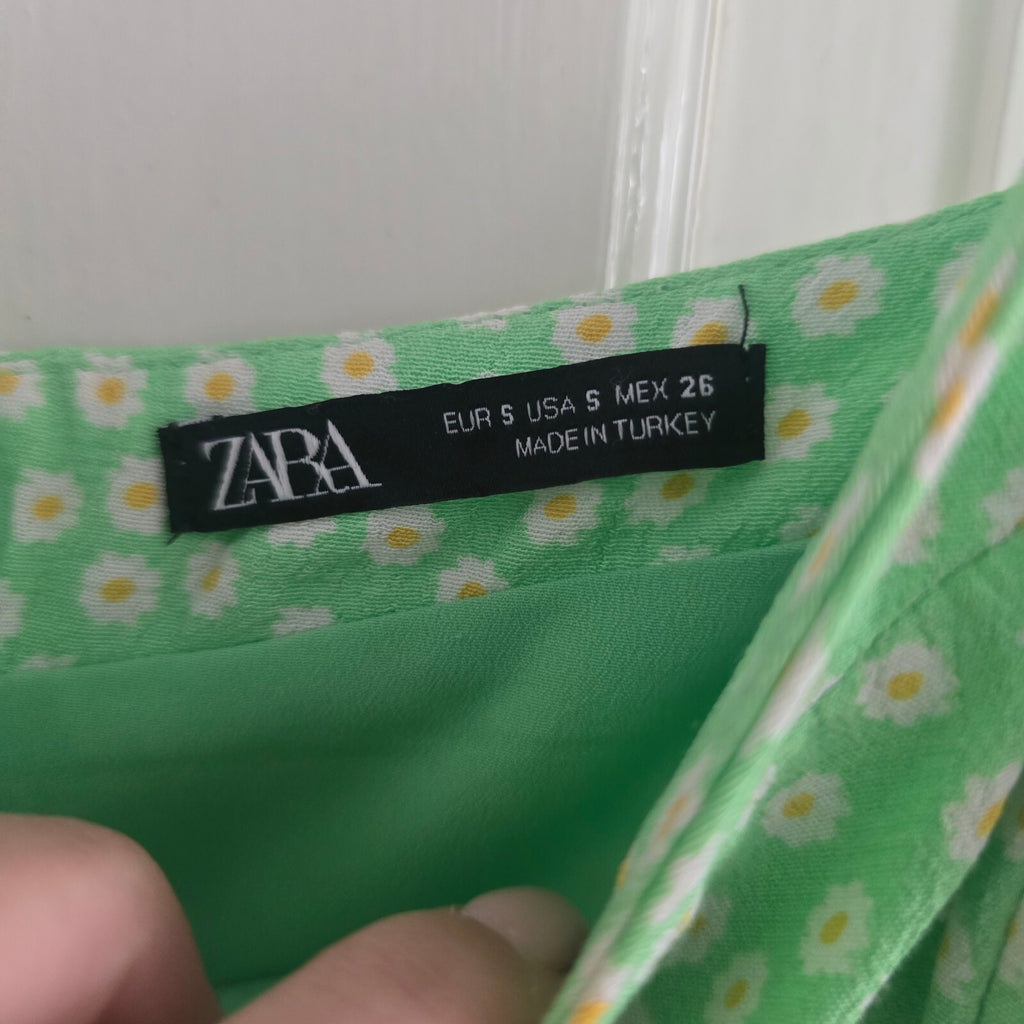 ZARA Green Daisy Print Spaghetti Strap Romper Playsuit Size S cute ditsy