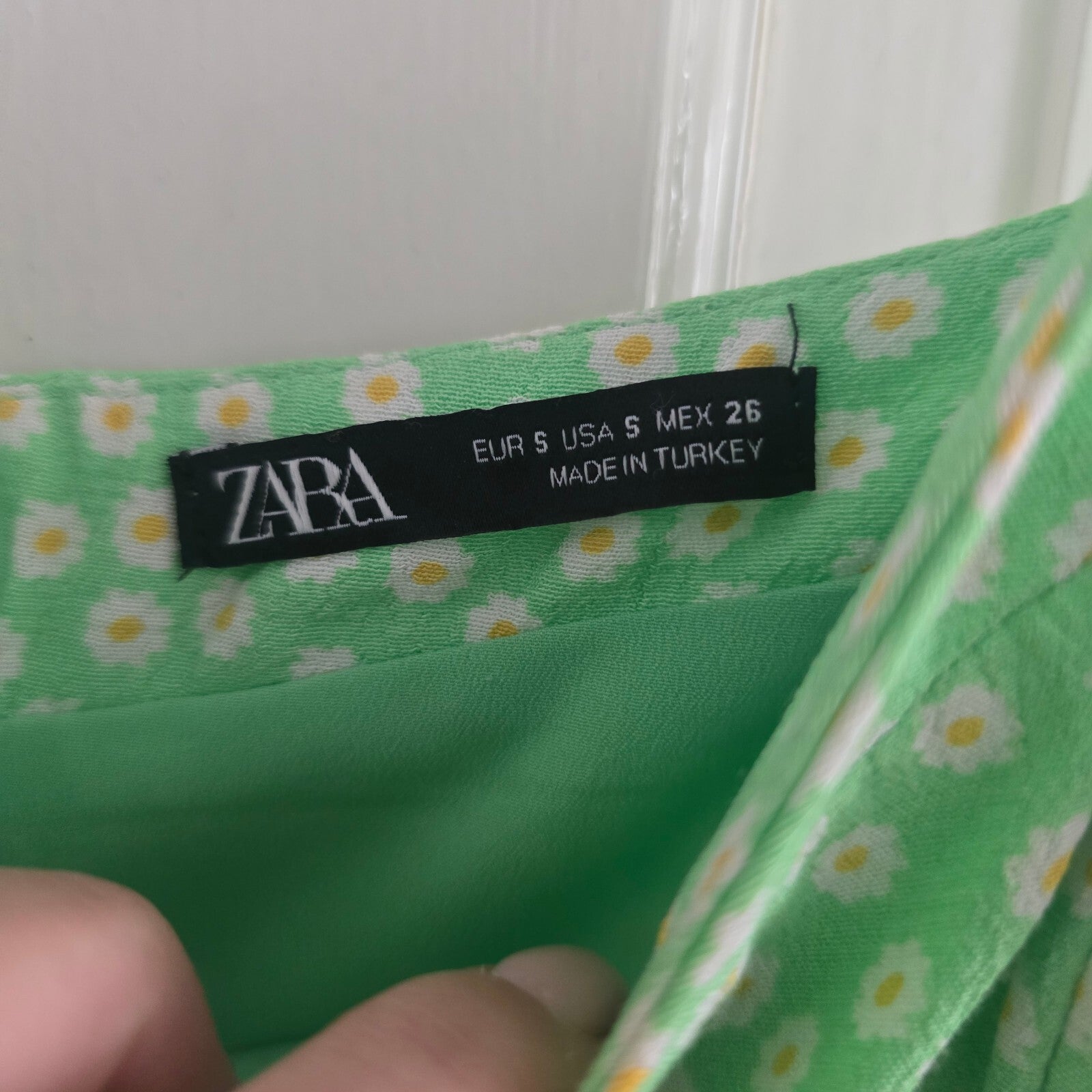 ZARA Green Daisy Print Spaghetti Strap Romper Playsuit Size S cute ditsy