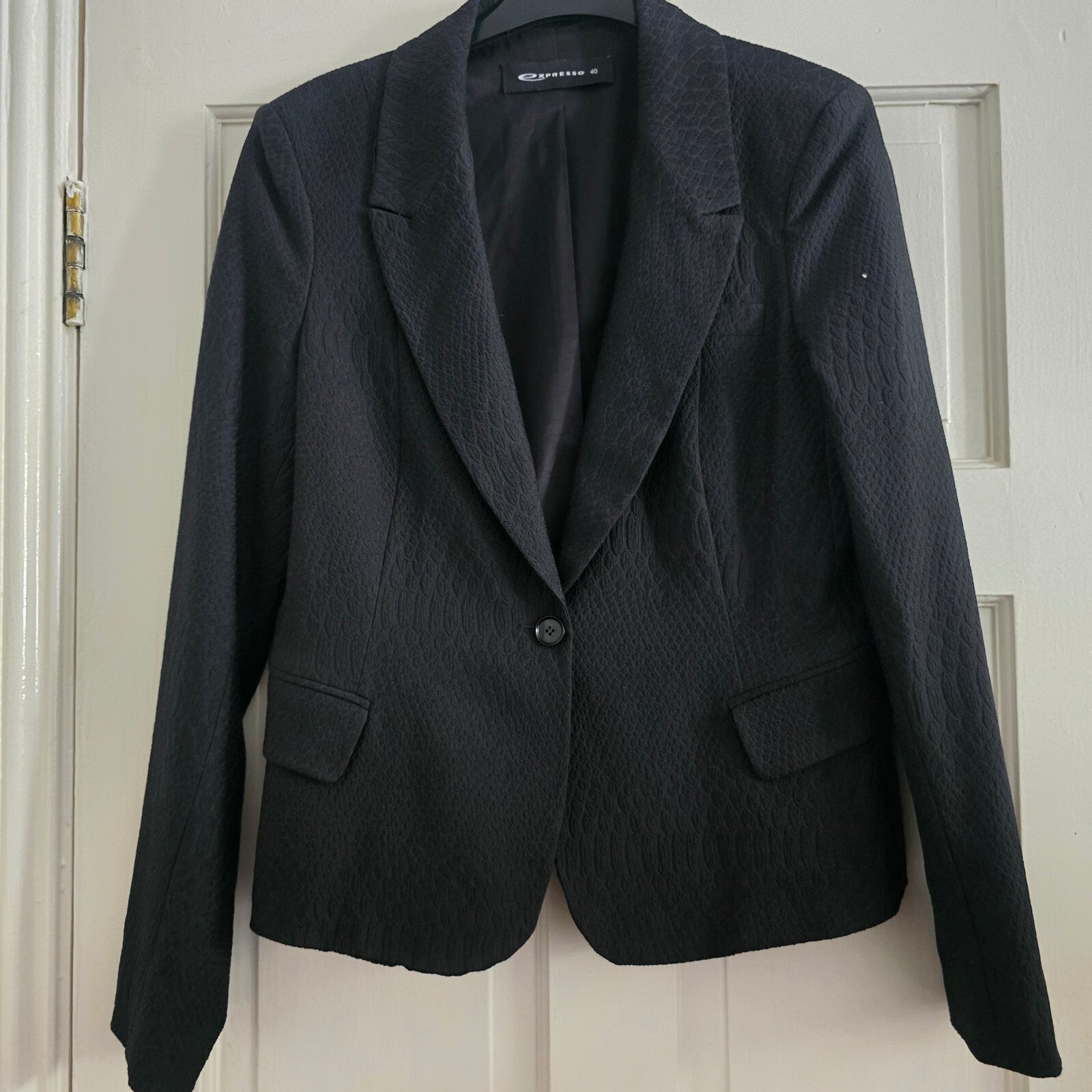 Expresso Women's Black Textured Blazer Size 40, smart, tailored, single breasted