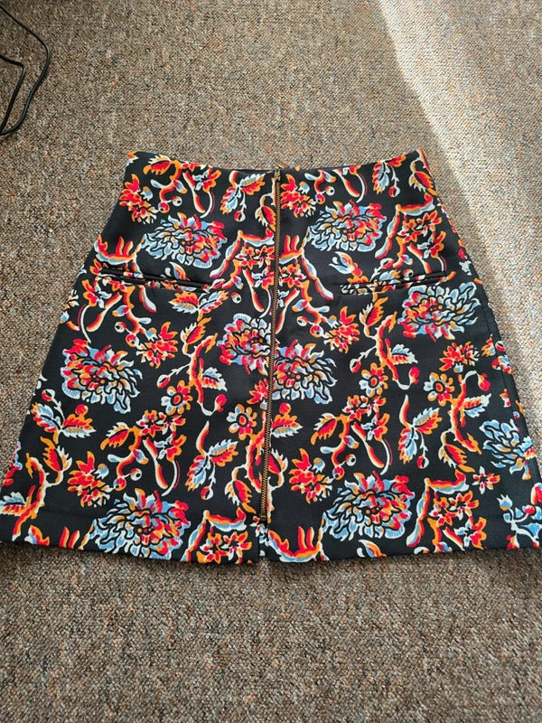 Zara Black Floral miniskirt, gold zipper, size M