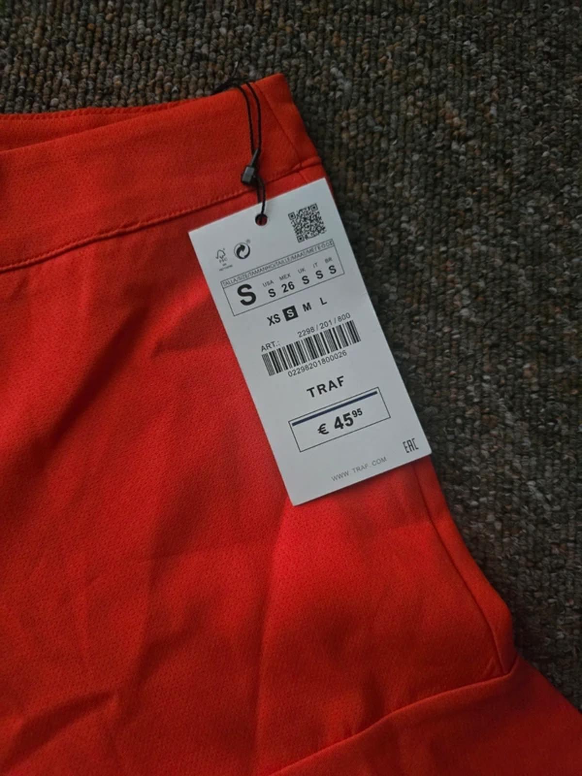 BNWT orange high waisted Ruffle frill hem shorts, size S, rrp €45 zara?