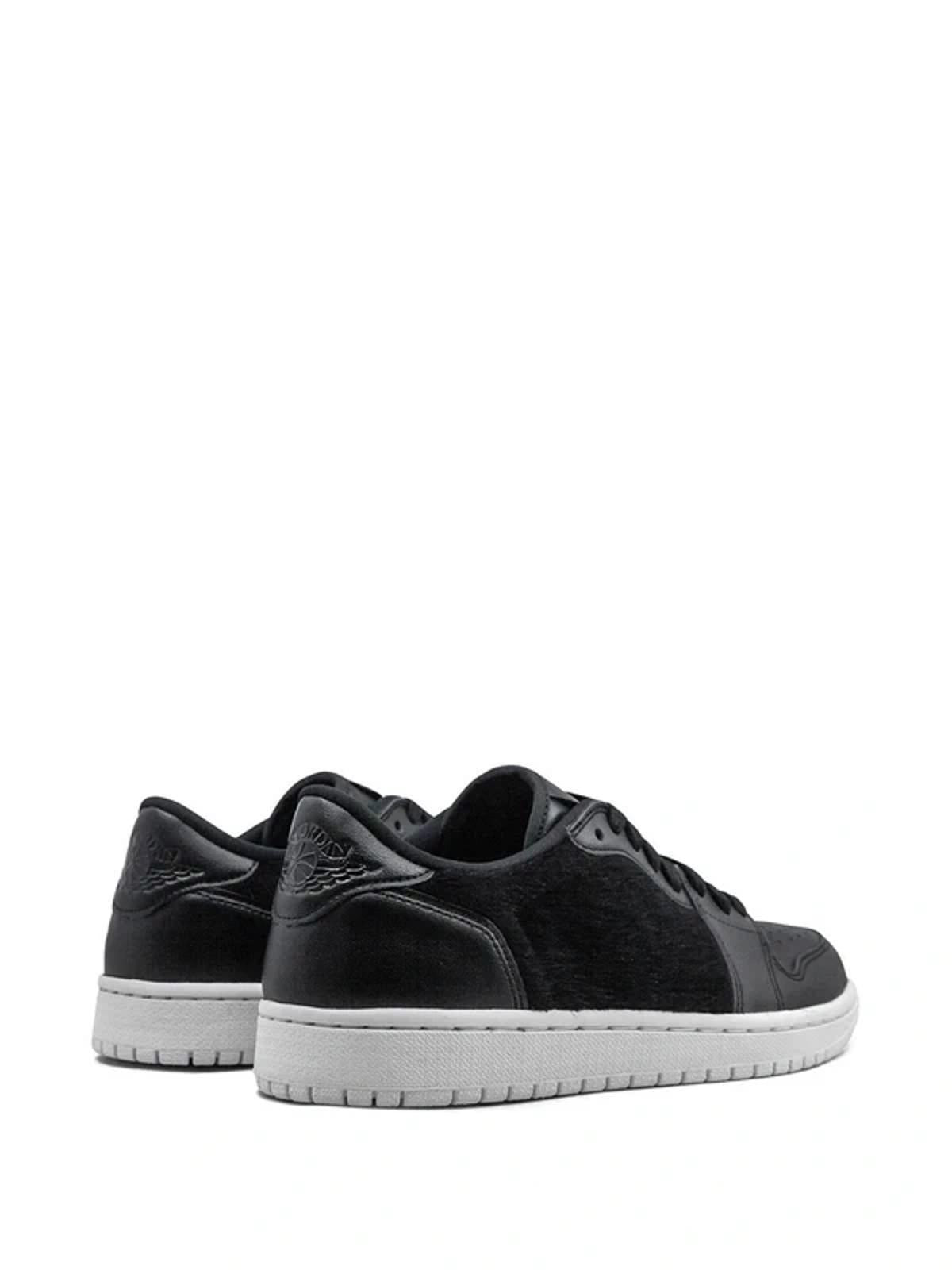 Air Jordan Unisex limited edition Retro Black leather and pony hair trainer, 7.5
