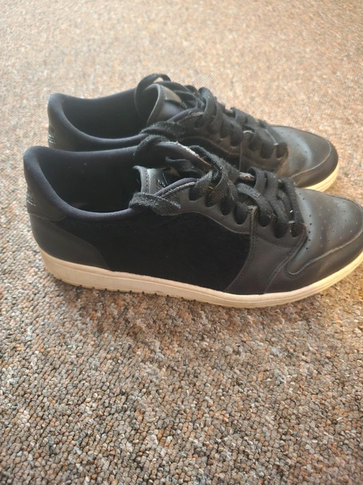 Air Jordan Unisex limited edition Retro Black leather and pony hair trainer, 7.5